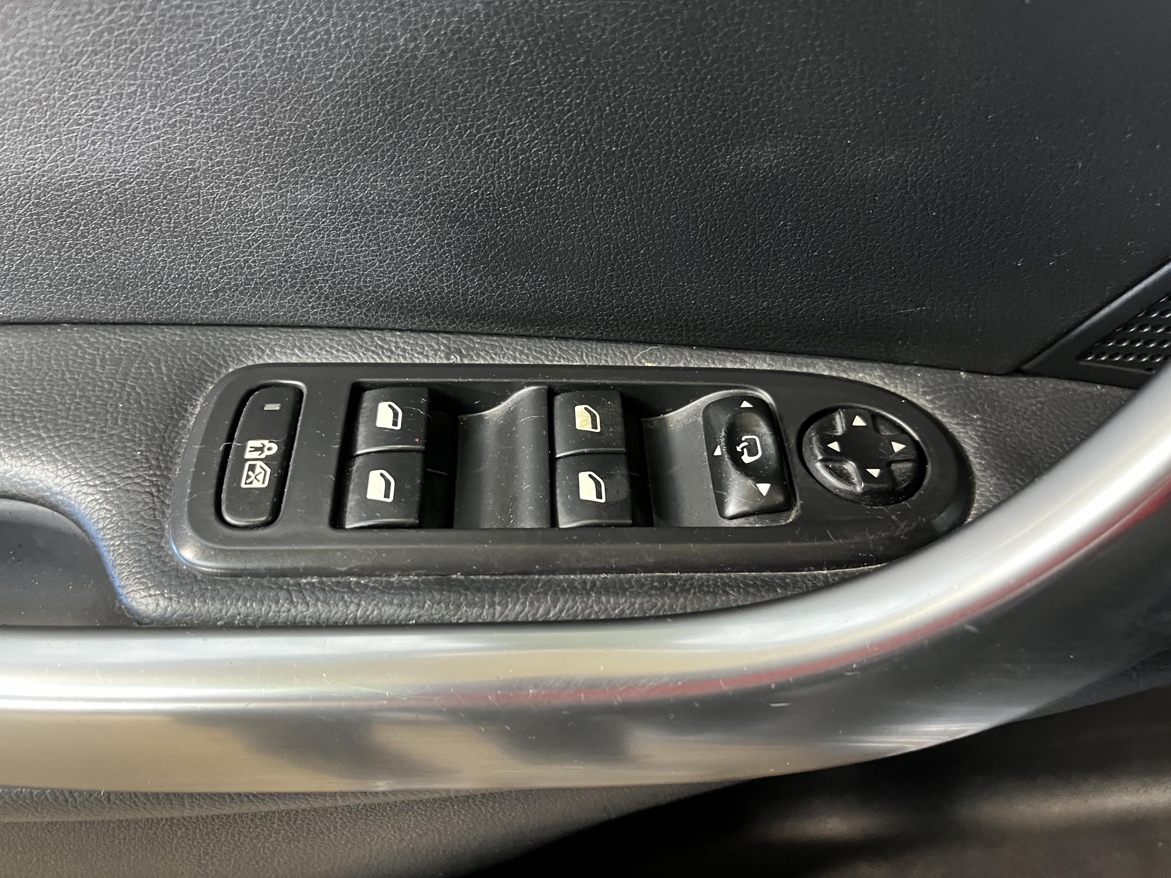 Peugeot 308, 2011 - pohled č. 12