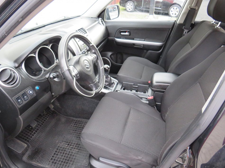 Suzuki Grand Vitara 2.4i  4x4, LPG