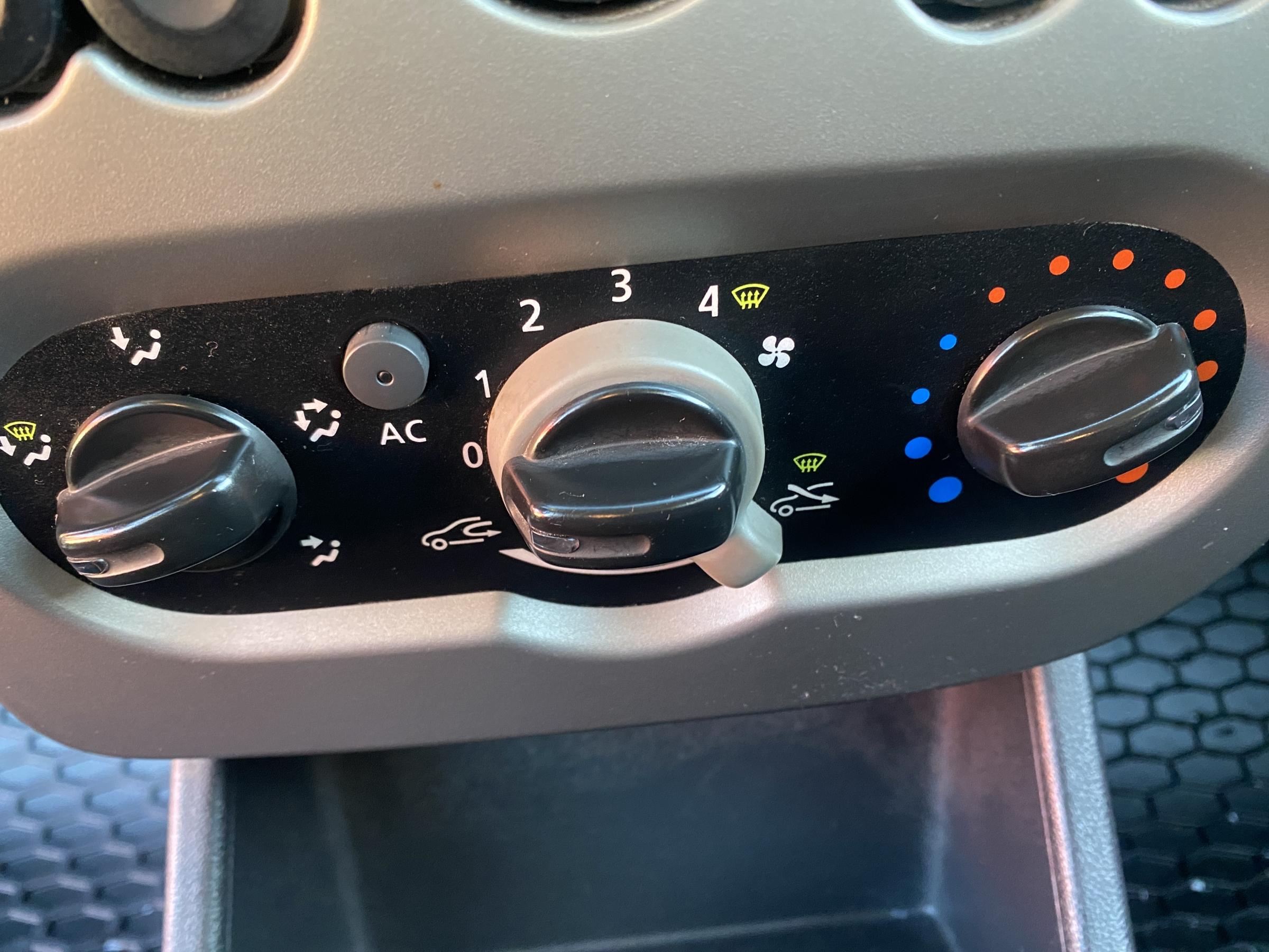 Dacia Sandero, 2011 - pohled č. 14