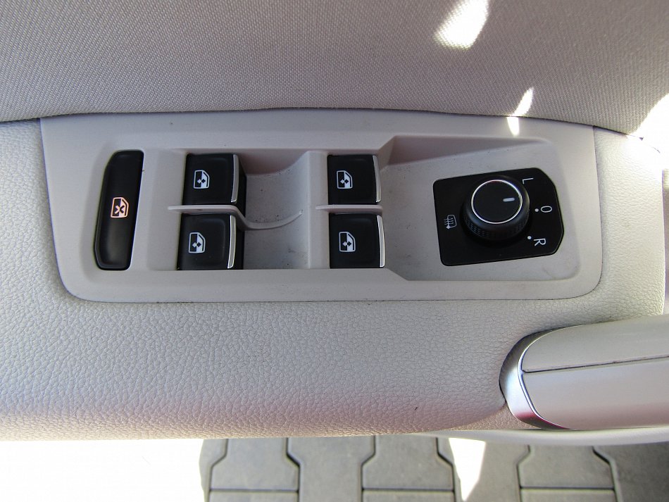 Volkswagen Touran 2.0 TDi 
