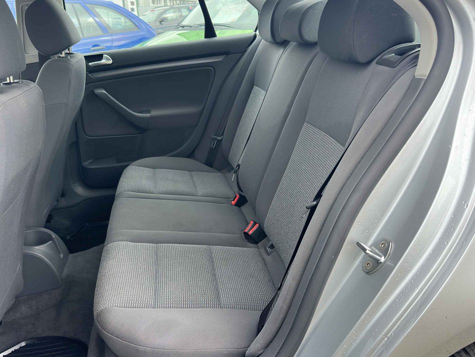Volkswagen Jetta 1.6i 