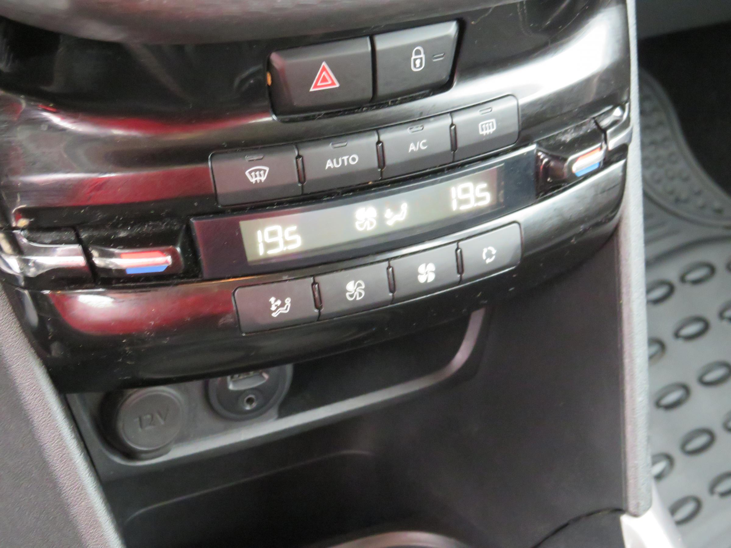 Peugeot 2008, 2017 - pohled č. 16