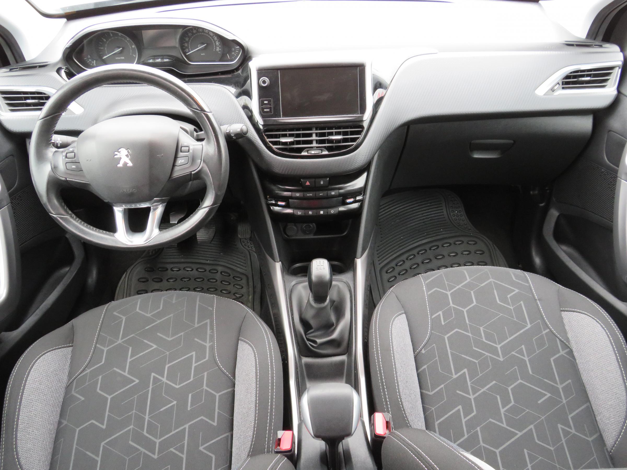 Peugeot 2008, 2017 - pohled č. 8