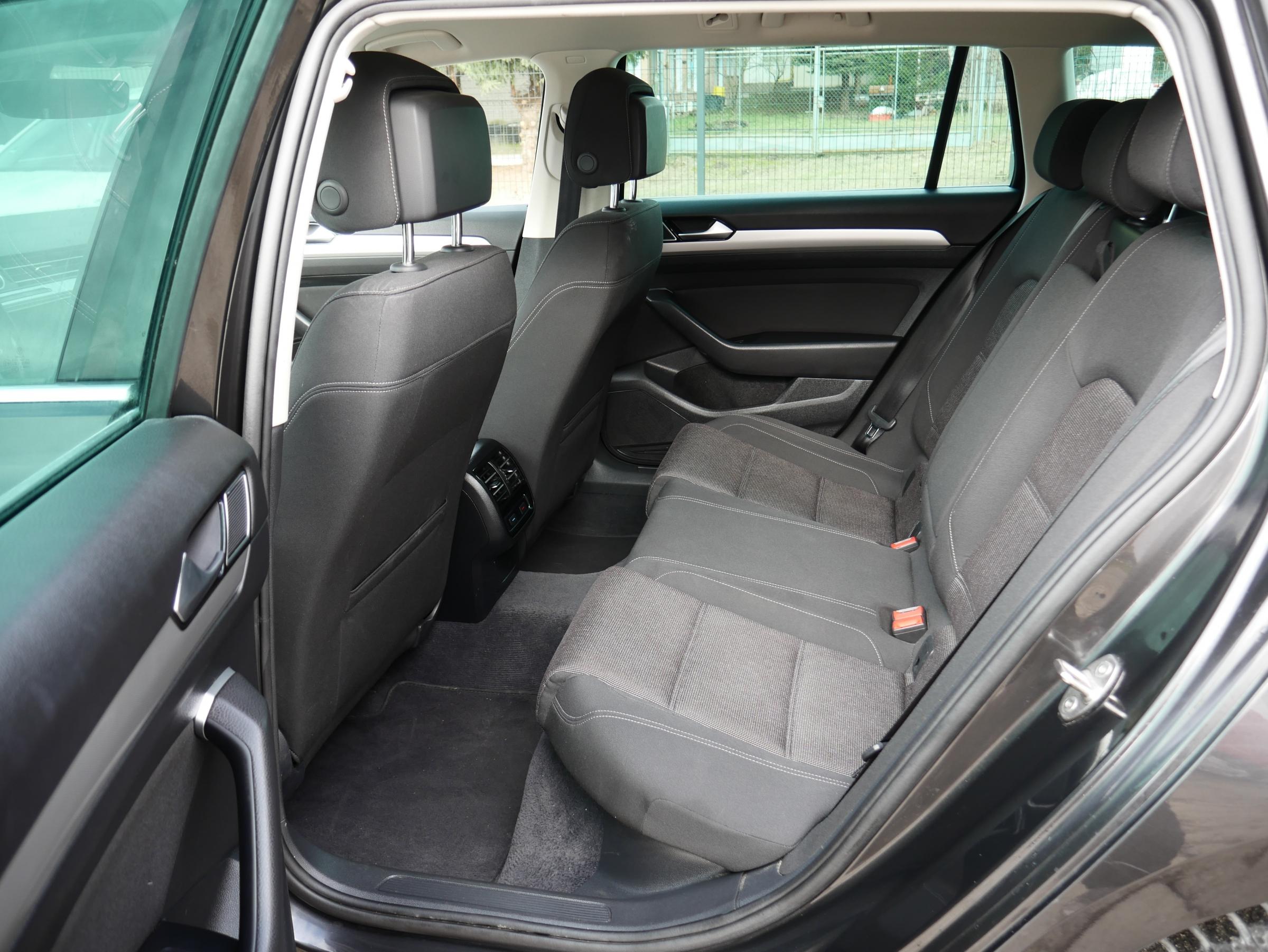 Volkswagen Passat, 2017 - pohled č. 10