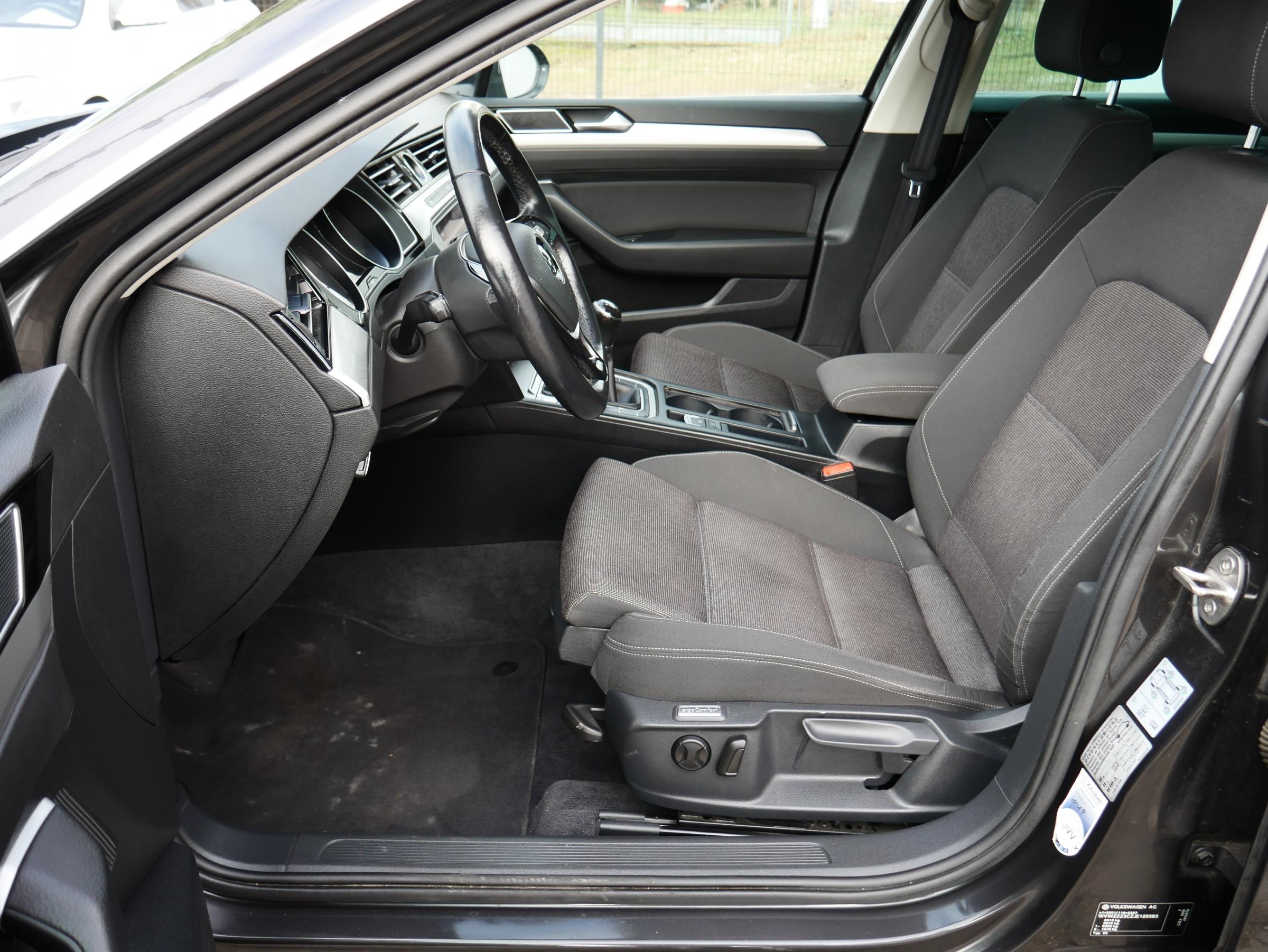 Volkswagen Passat, 2017 - pohled č. 9