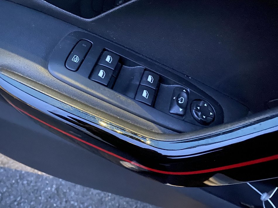 Peugeot 2008 1.2 PT GT Line