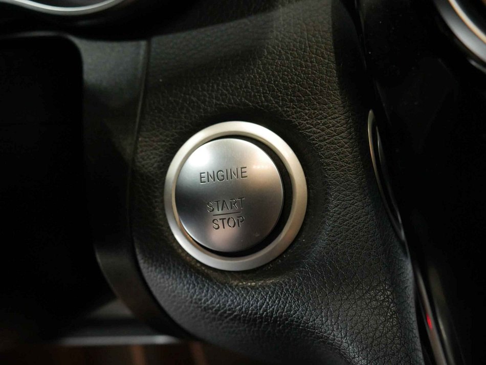 Mercedes-Benz Třída C 2.2CDi  C220