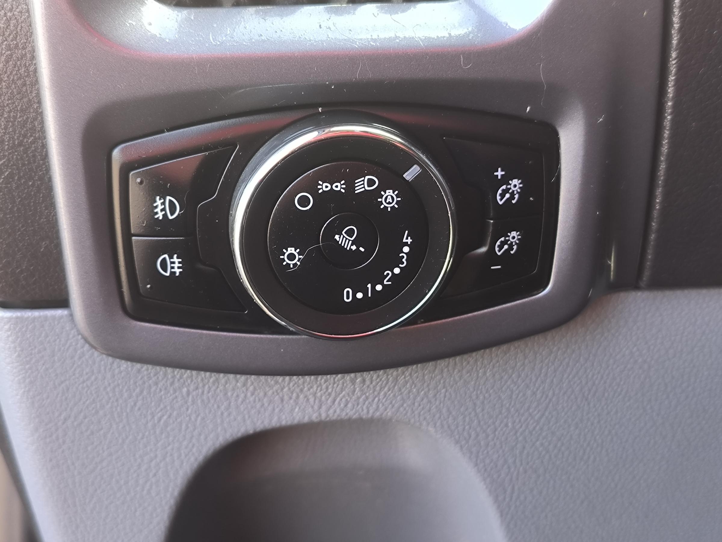 Ford Transit Custom, 2015 - pohled č. 19