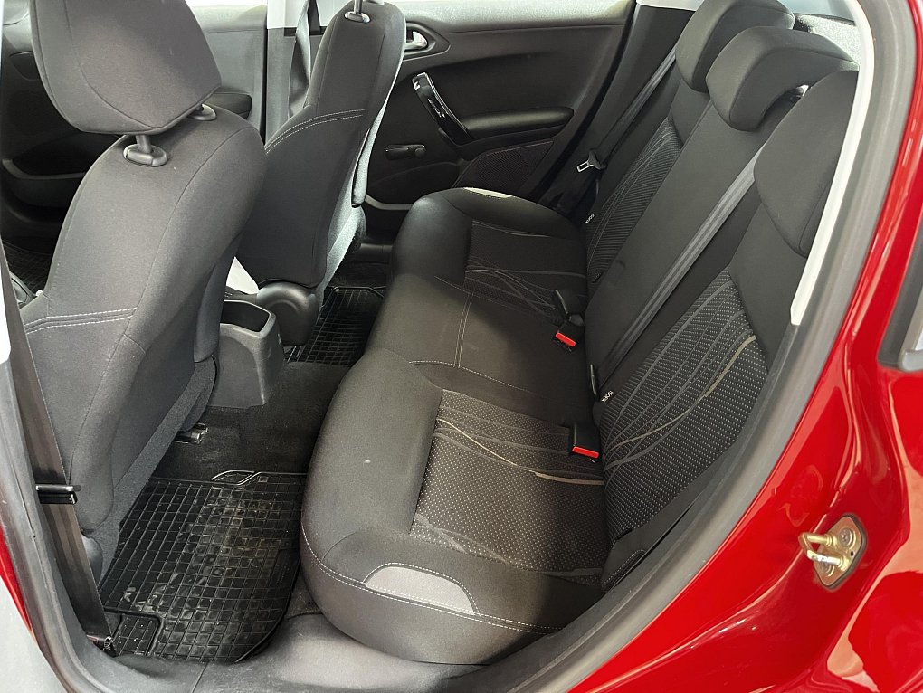 Peugeot 208 1.0i 