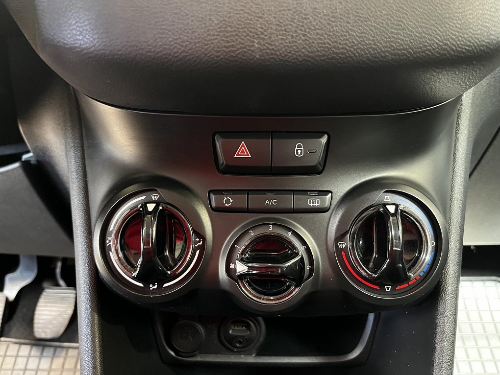 Peugeot 208 1.0i 