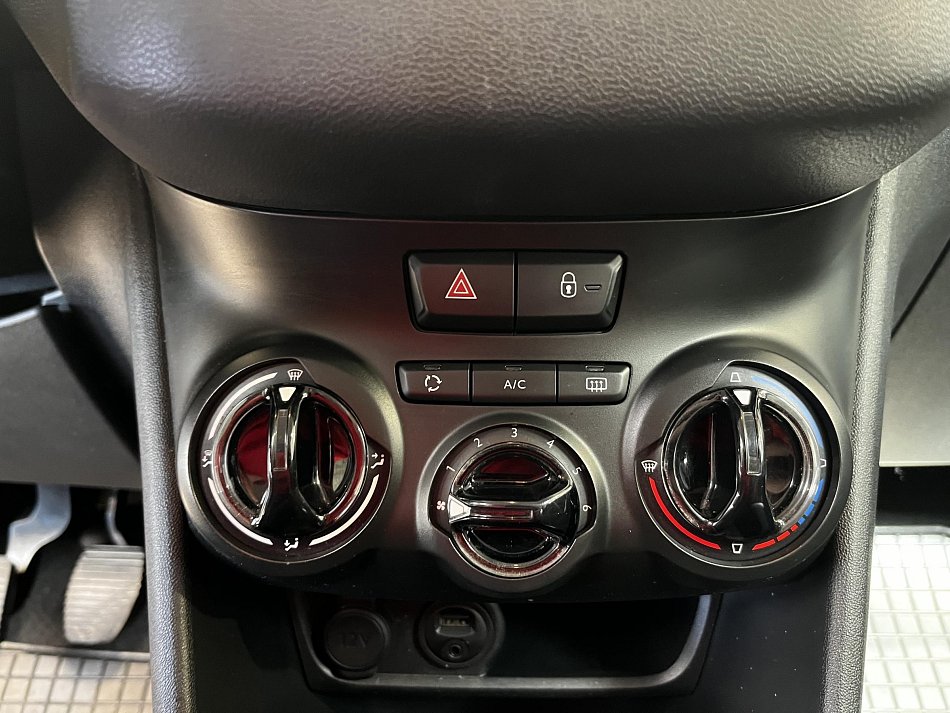 Peugeot 208 1.0i 