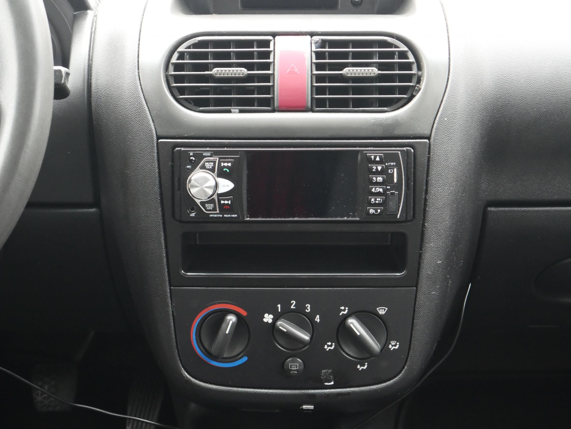 Opel Corsa, 2003 - pohled č. 11