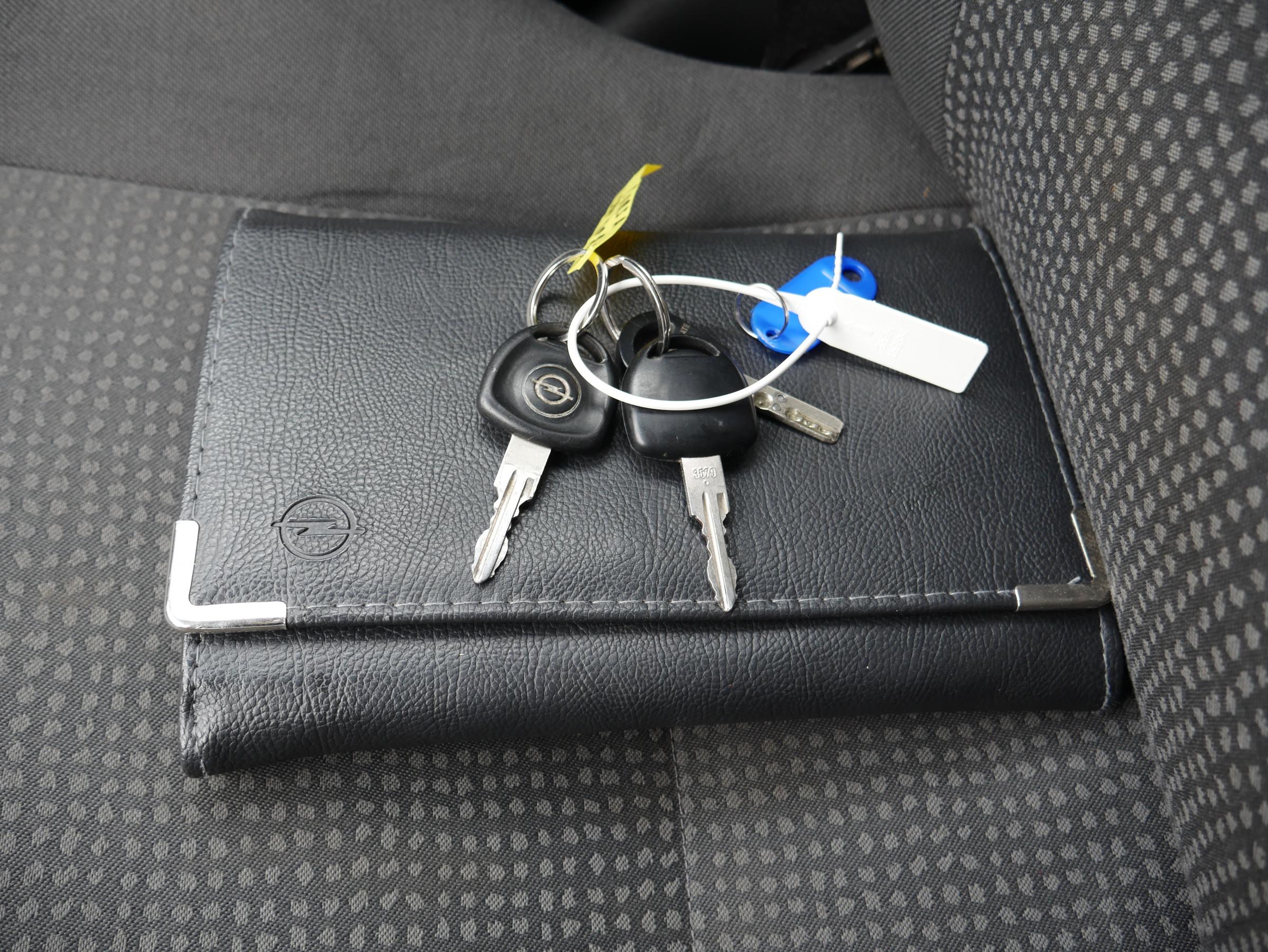 Opel Corsa, 2003 - pohled č. 13