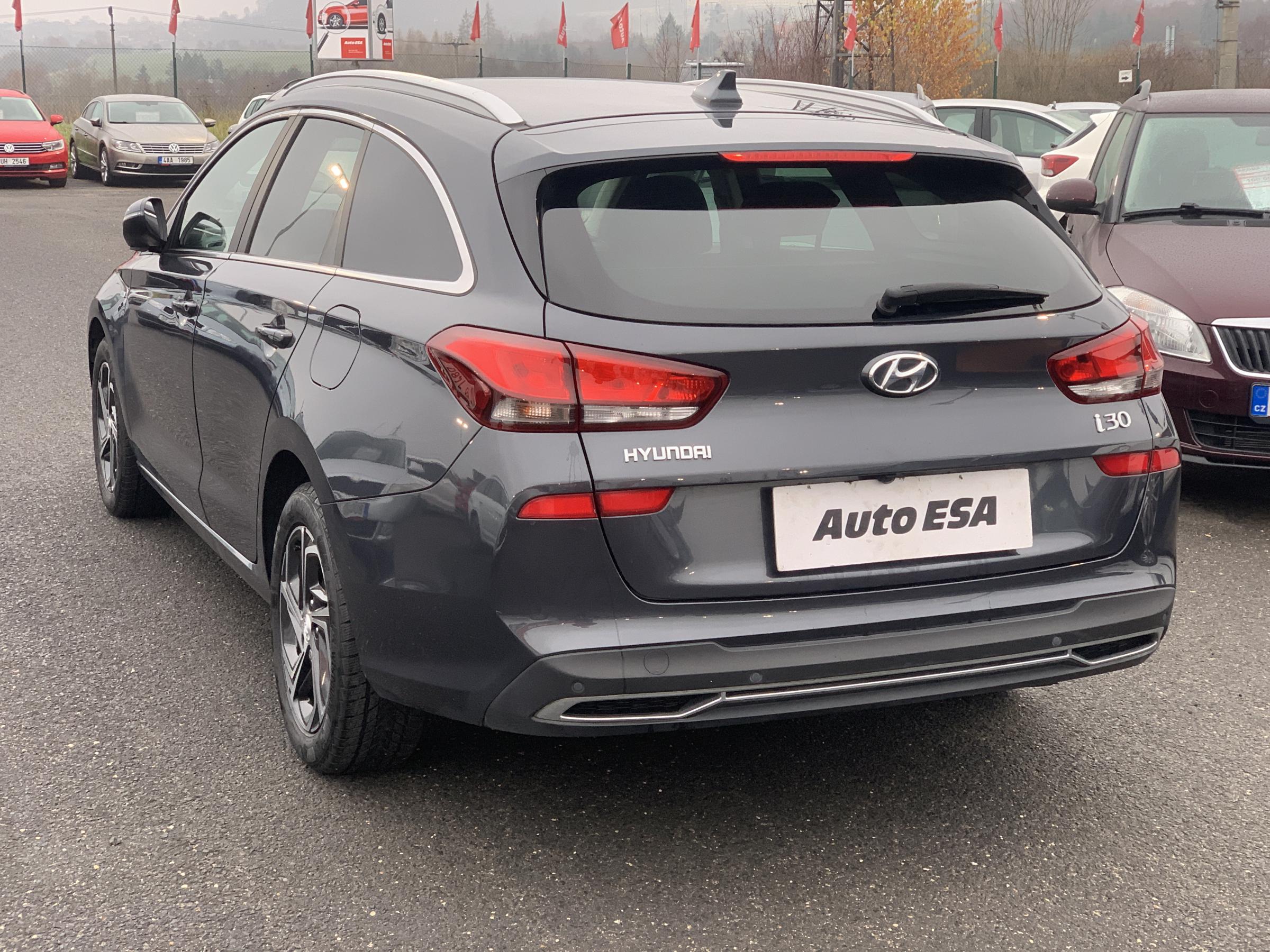 Hyundai i30, 2021 - pohled č. 4