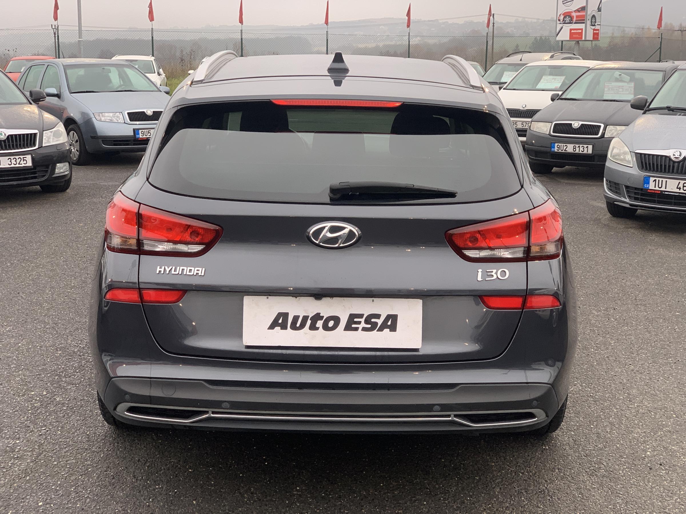 Hyundai i30, 2021 - pohled č. 5