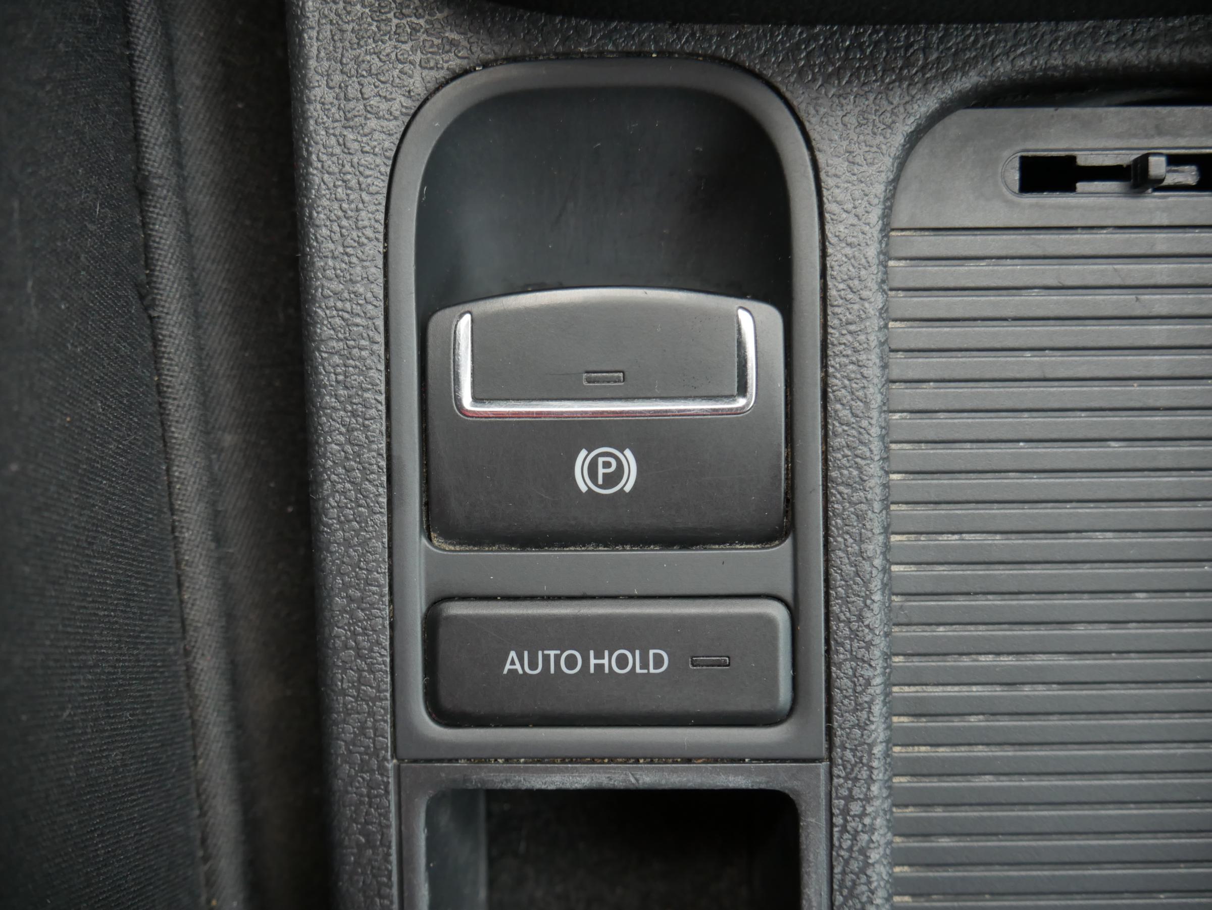 Volkswagen Tiguan, 2010 - pohled č. 12