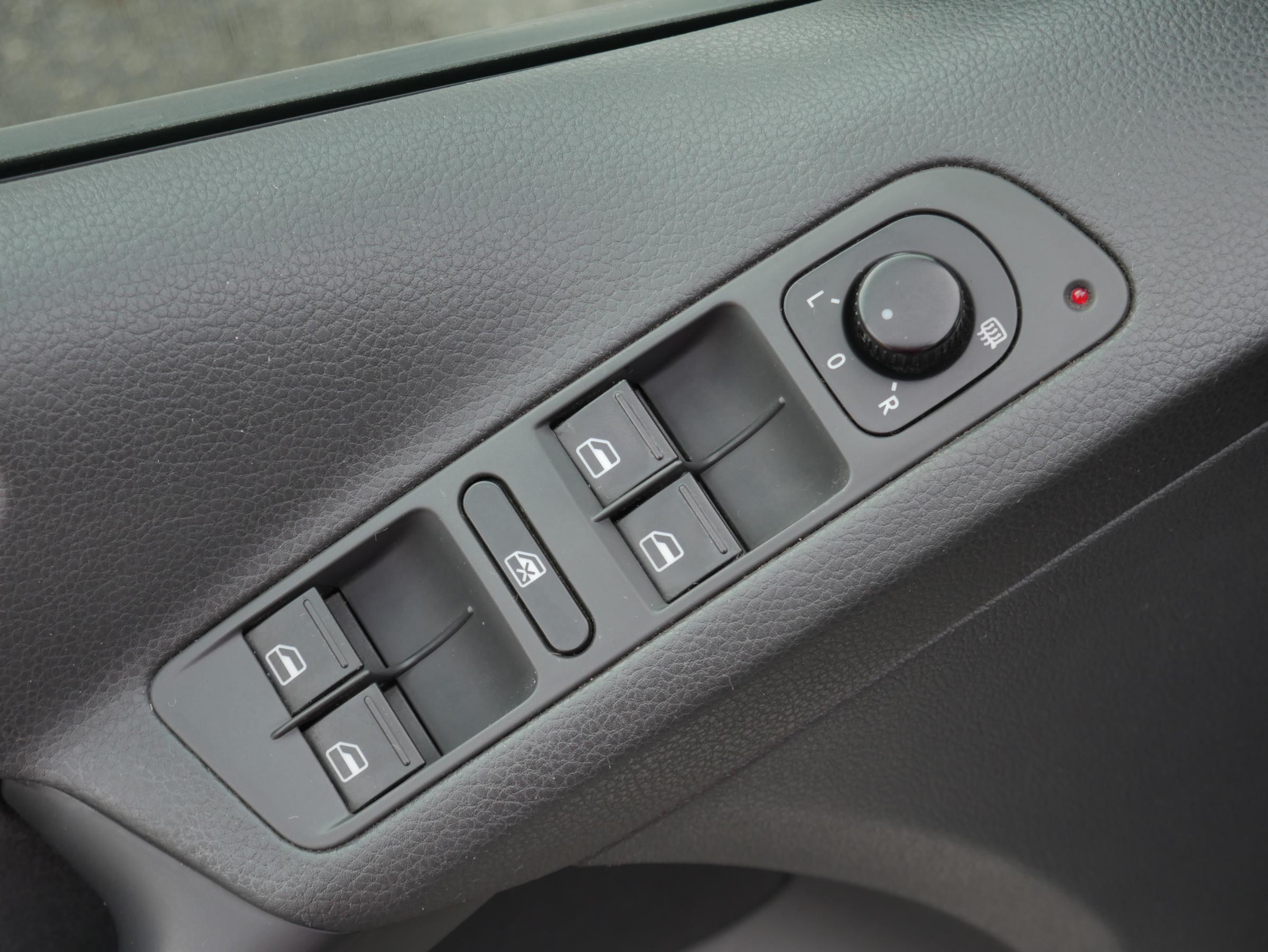 Volkswagen Tiguan, 2010 - pohled č. 17