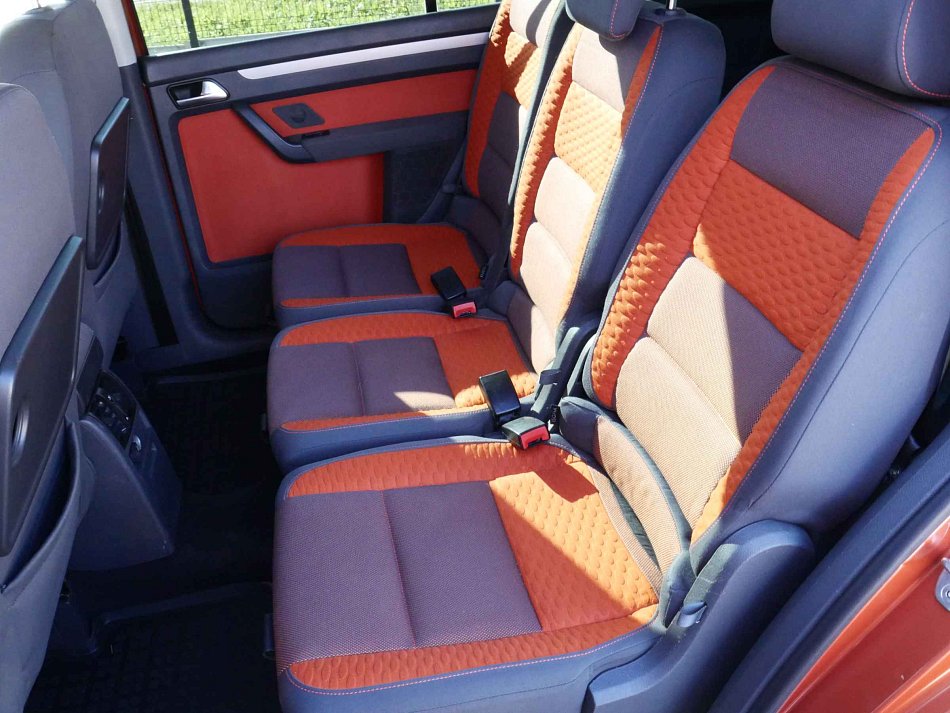 Volkswagen Touran 1.4TSi CROSS