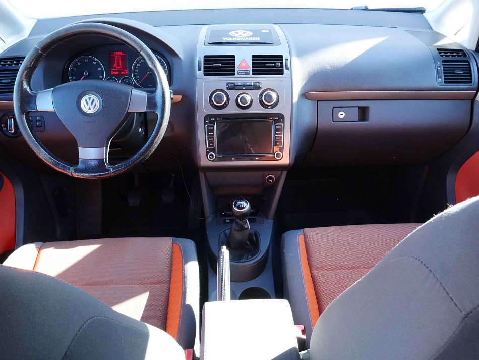 Volkswagen Touran 1.4TSi CROSS