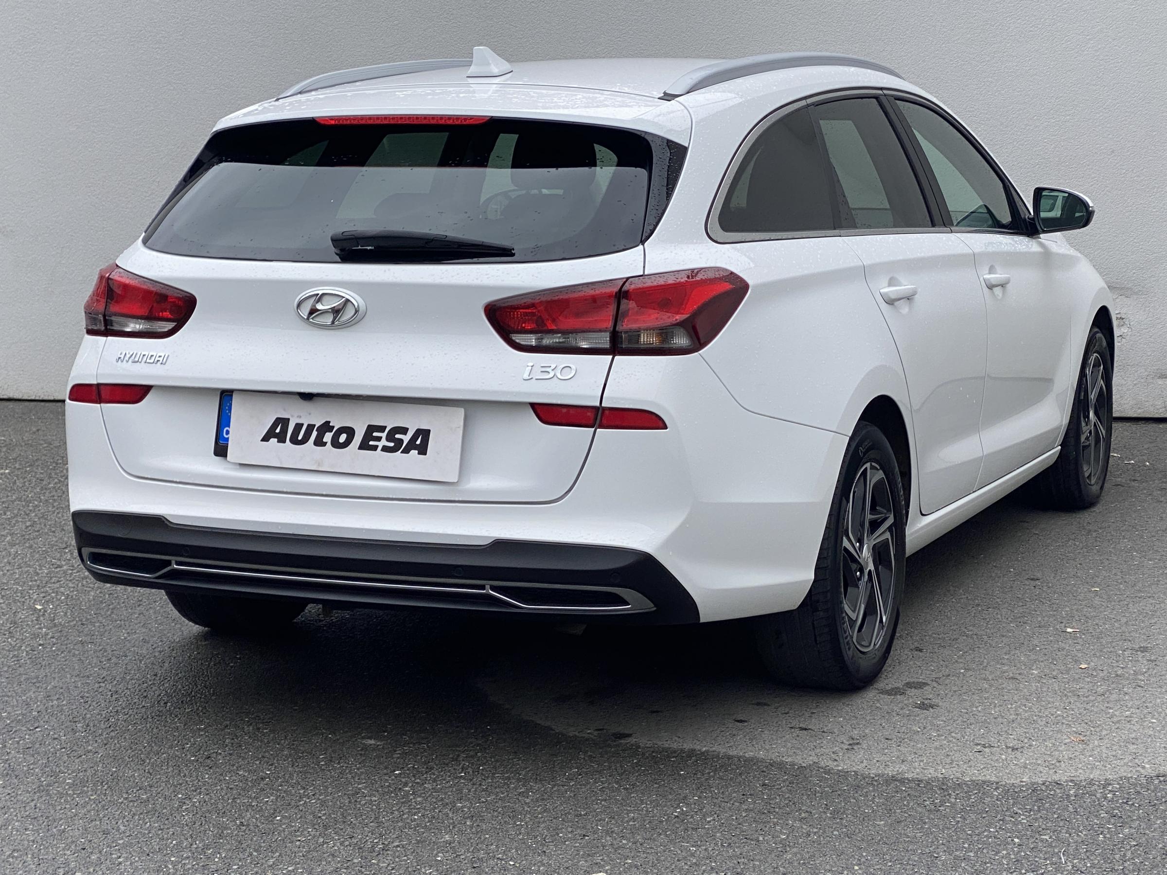Hyundai i30, 2022 - pohled č. 4