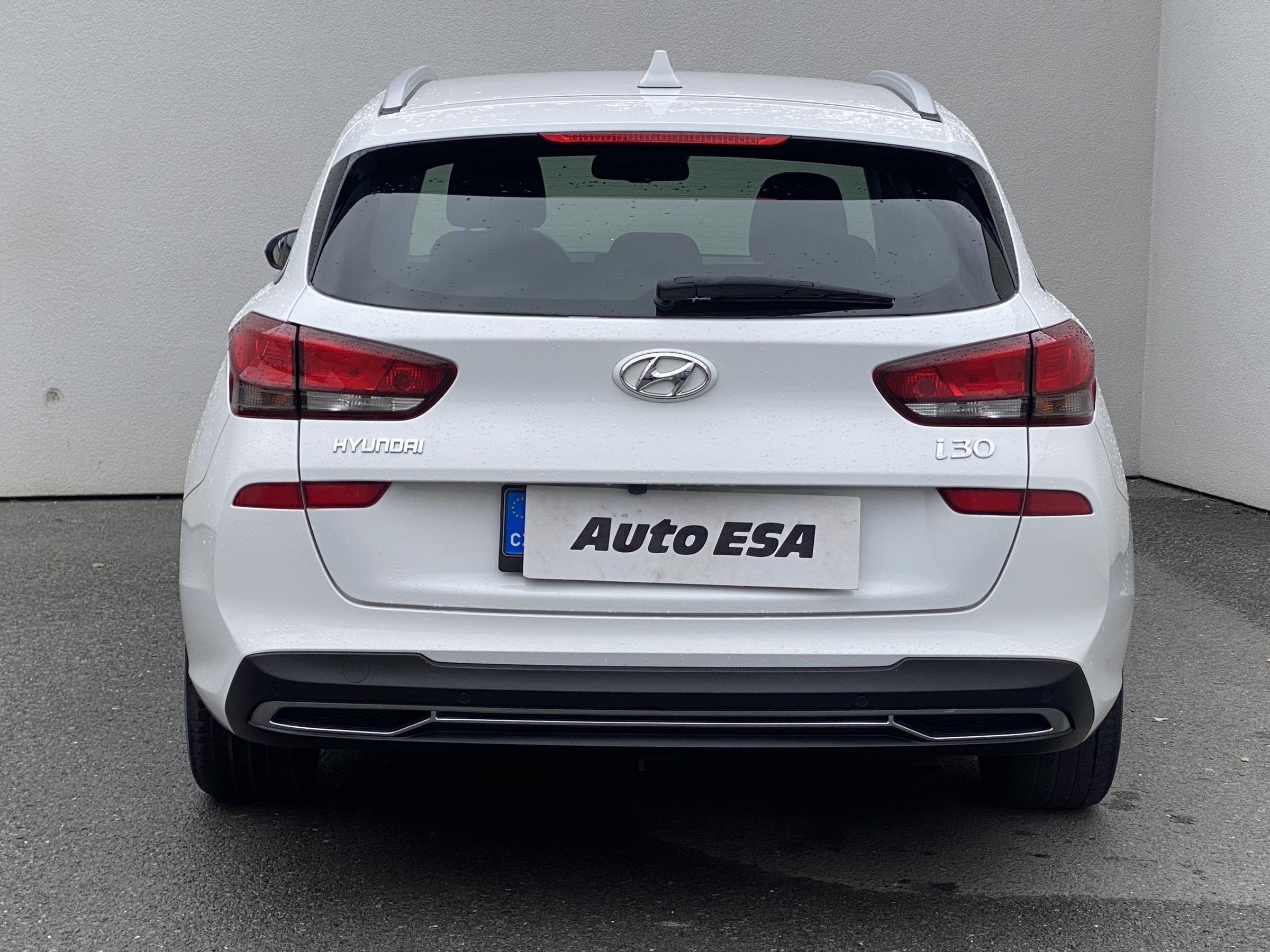Hyundai i30, 2022 - pohled č. 5