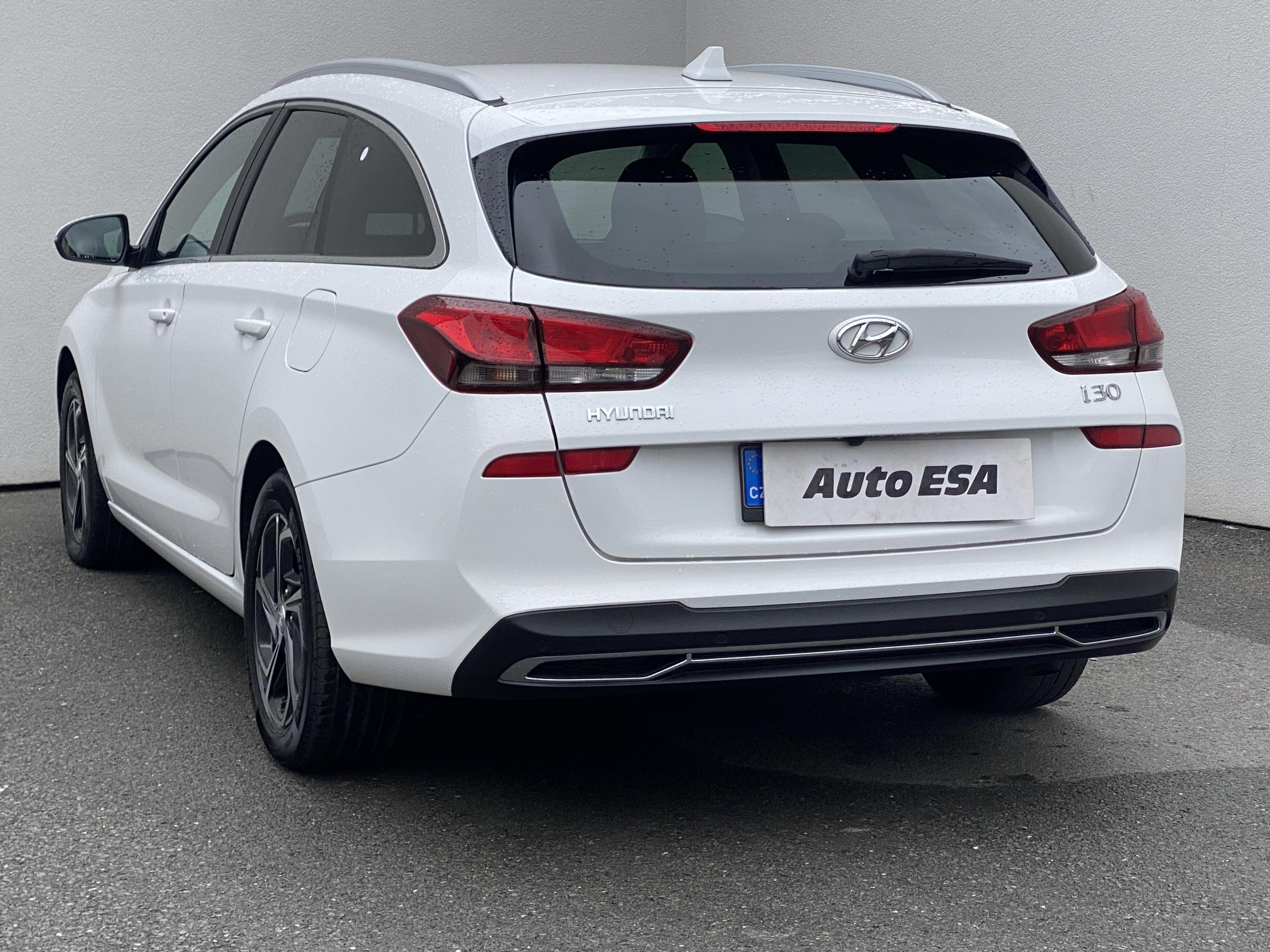 Hyundai i30, 2022 - pohled č. 6