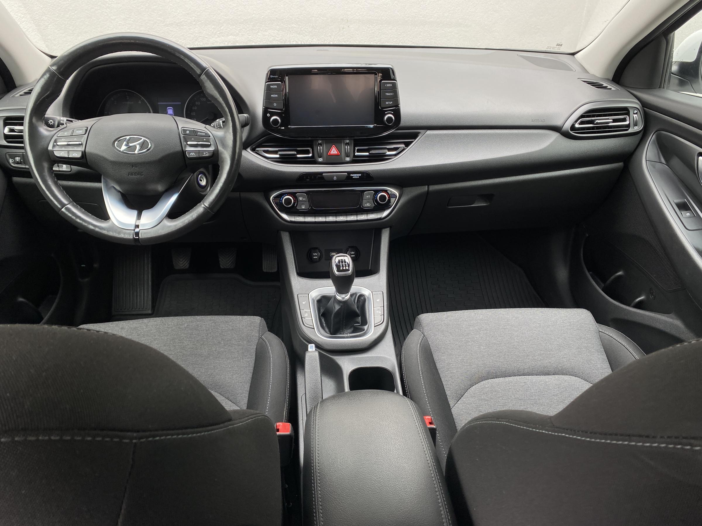 Hyundai i30, 2022 - pohled č. 8