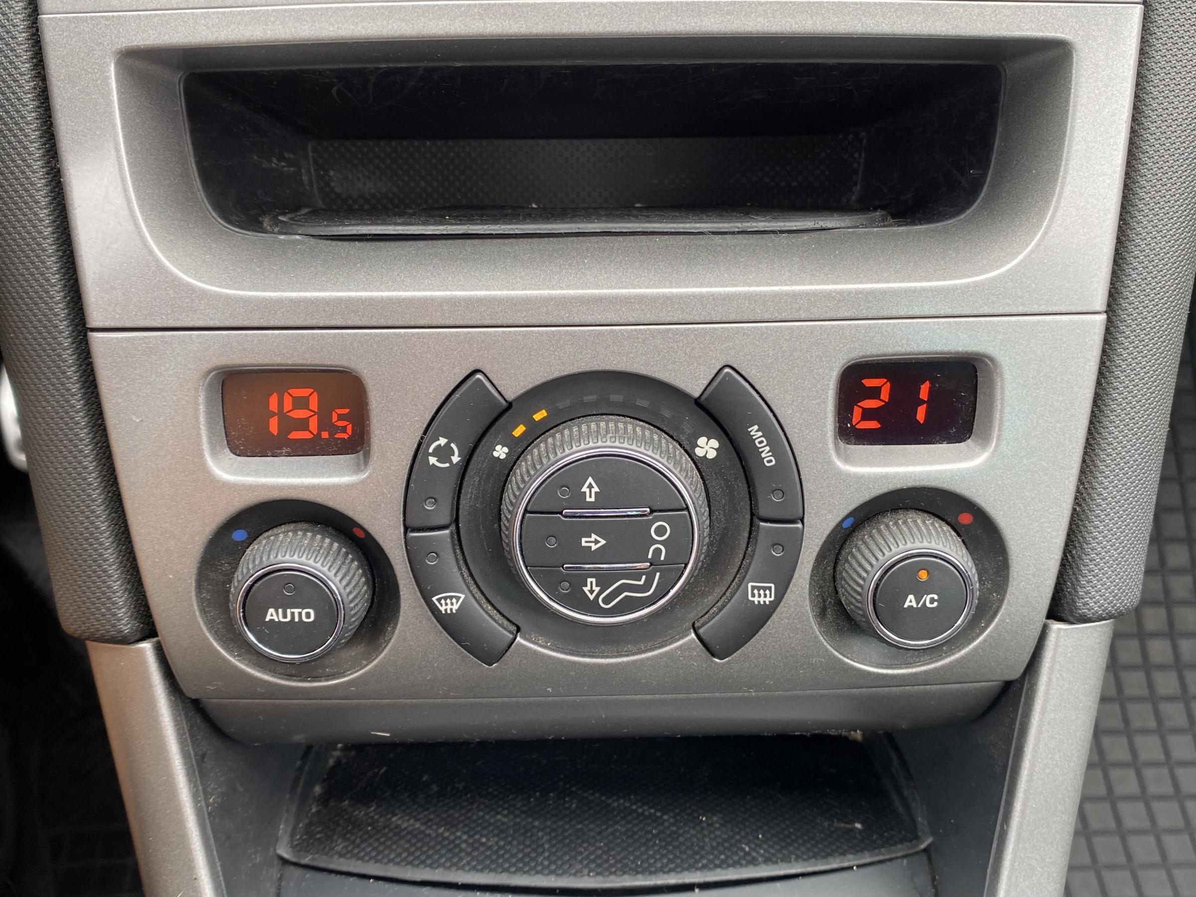 Peugeot 308, 2010 - pohled č. 20