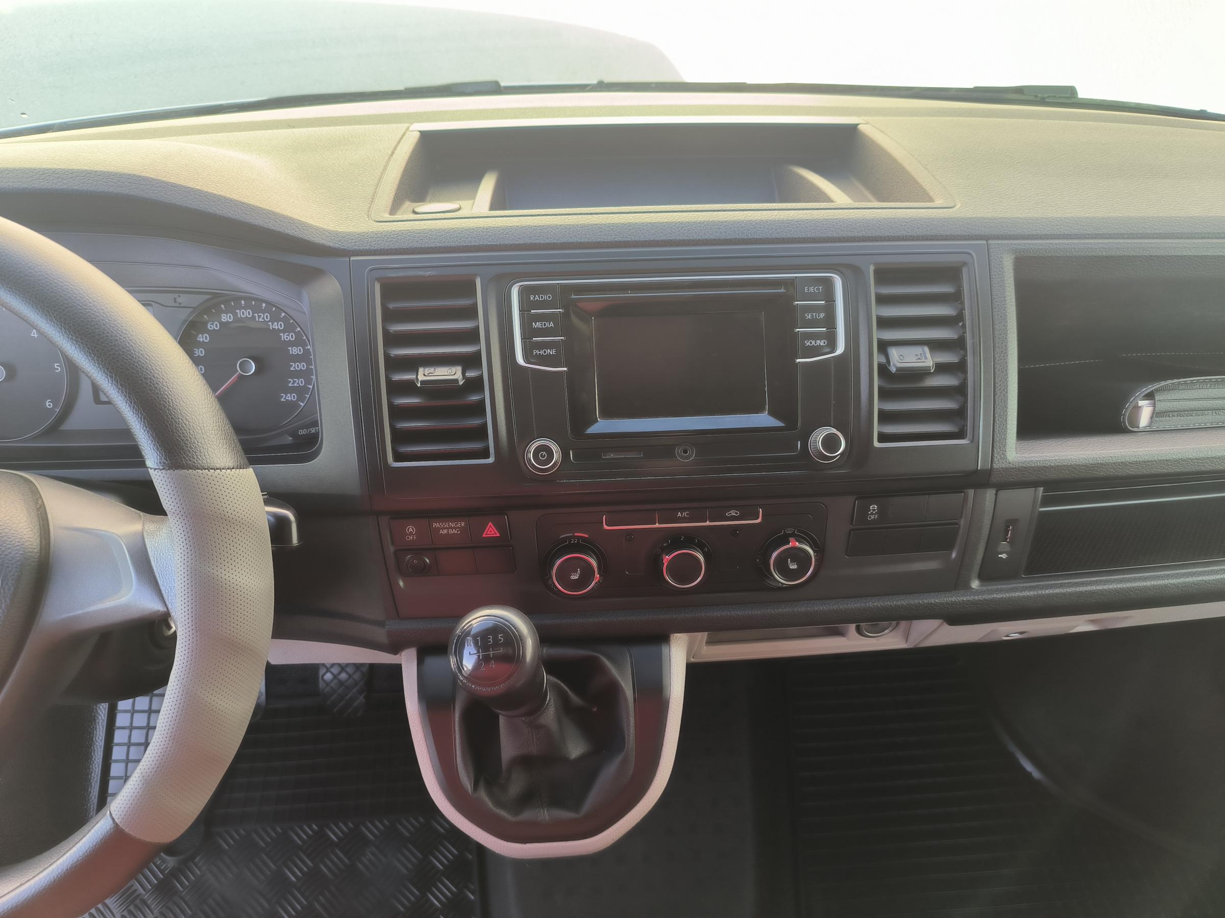 Volkswagen Transporter, 2019 - pohled č. 12