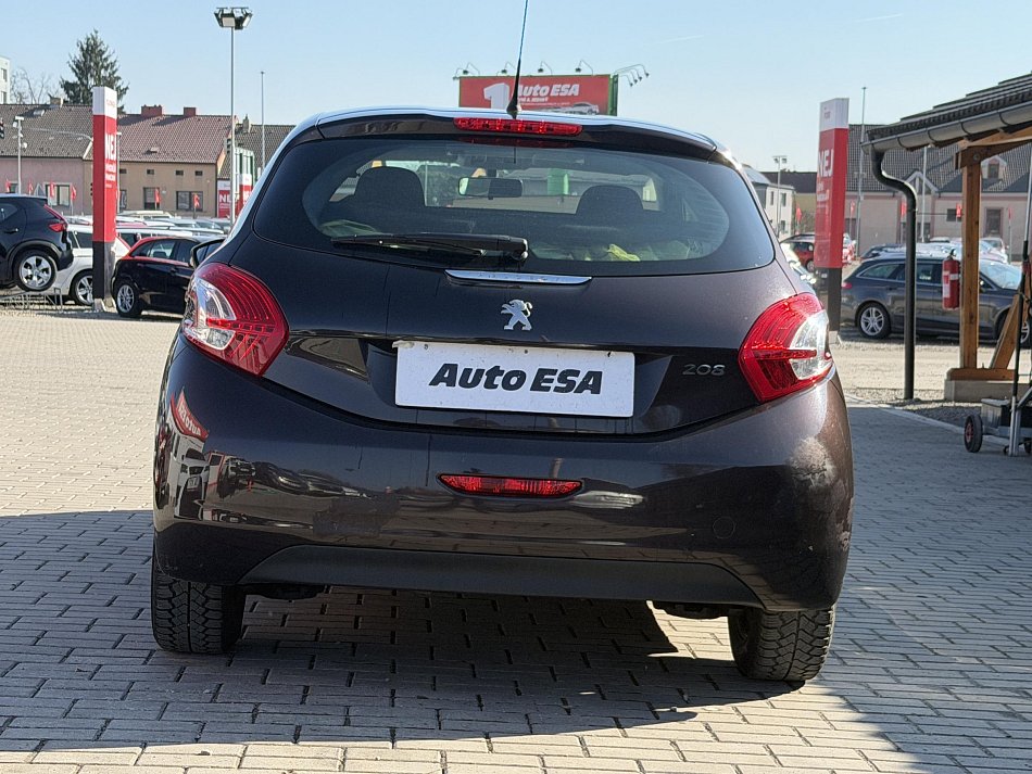 Peugeot 208 1.2i 