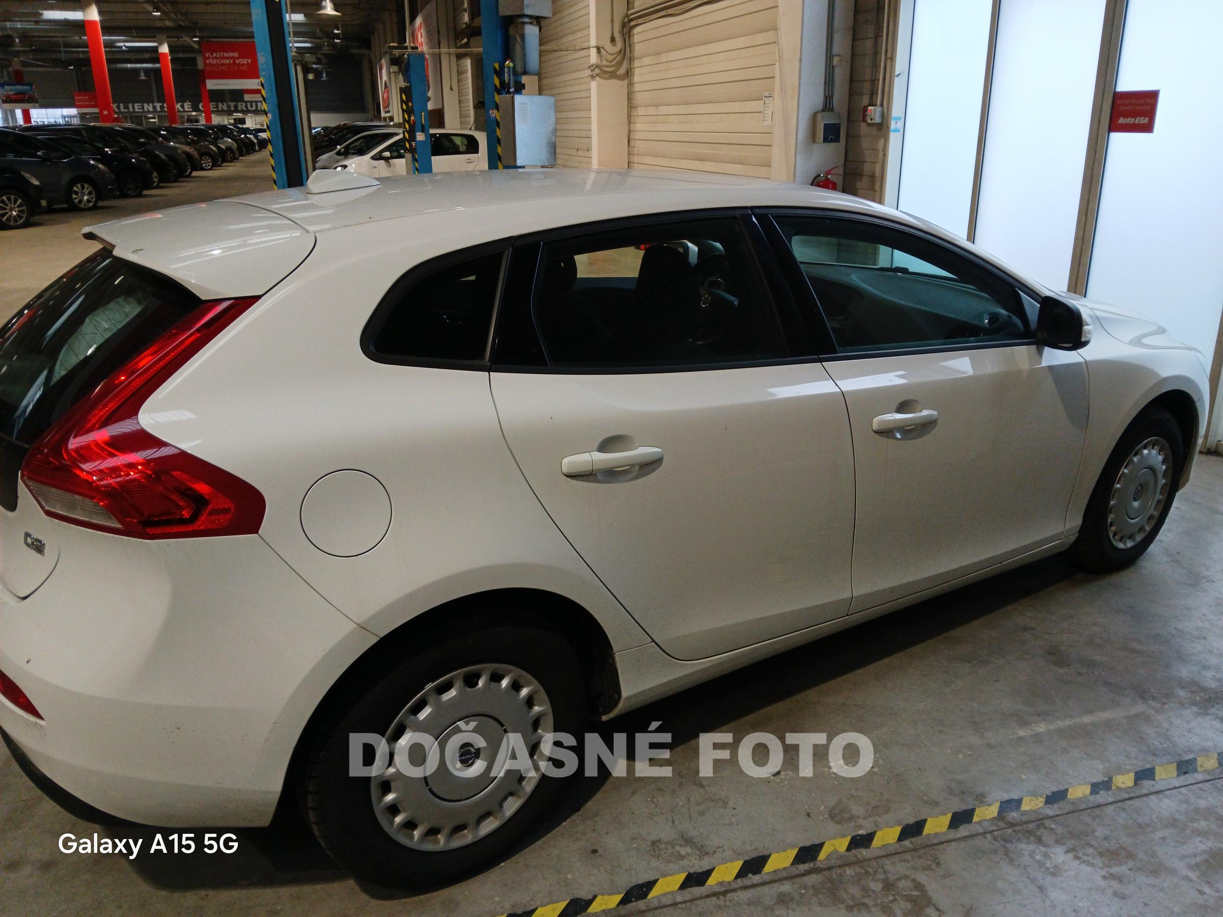 Volvo V40, 2015 - pohled č. 2