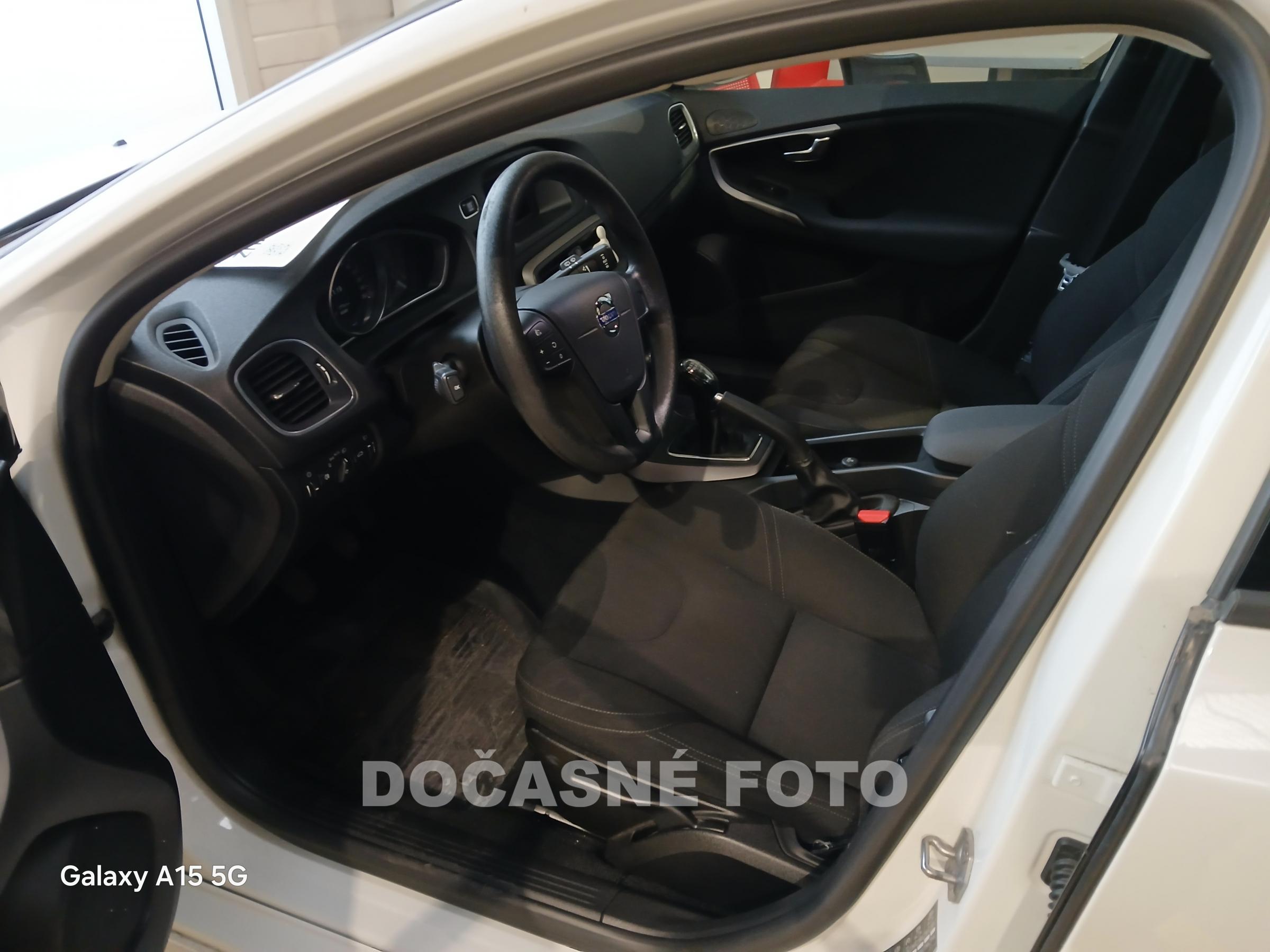 Volvo V40, 2015 - pohled č. 3