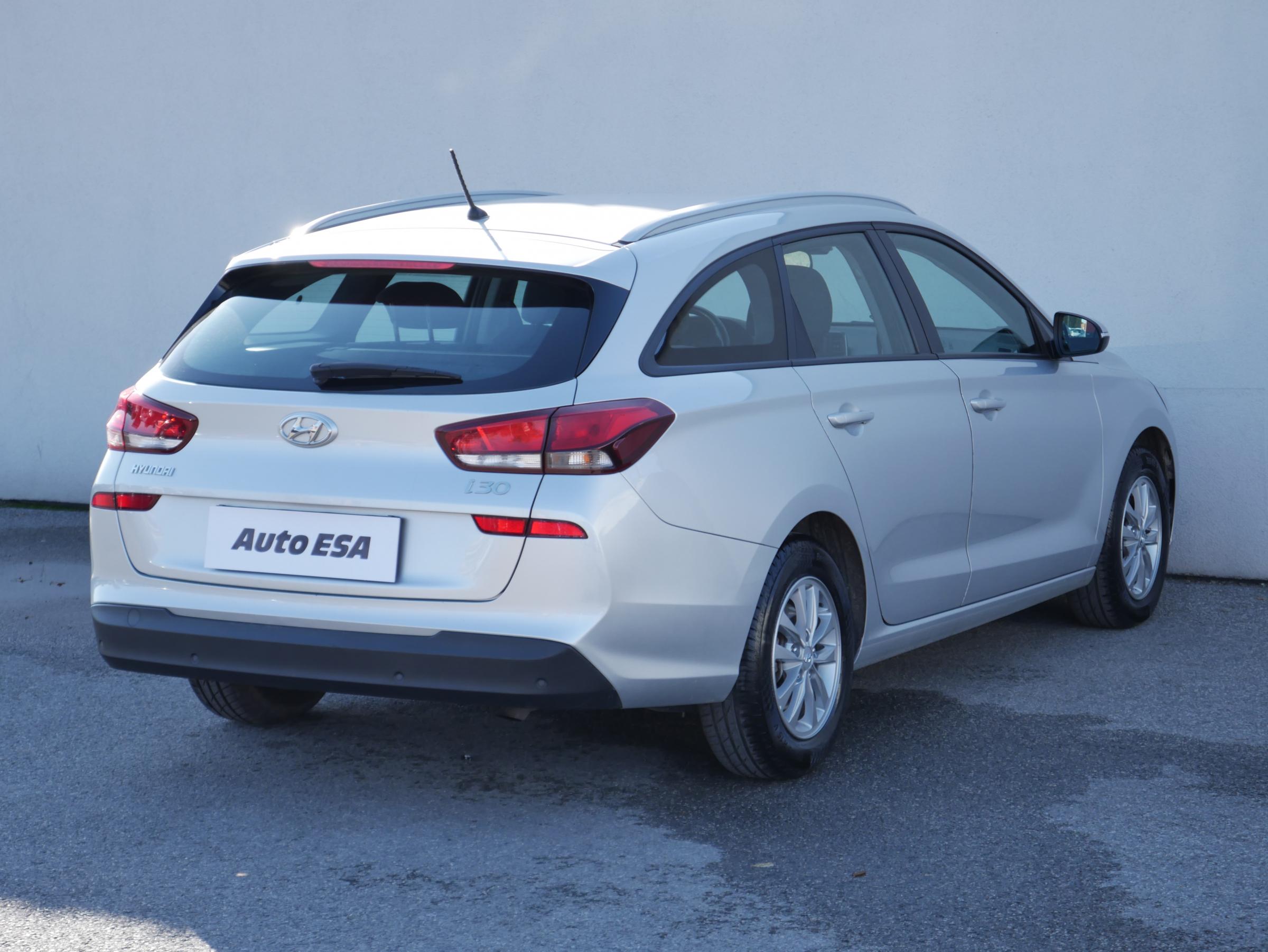 Hyundai i30, 2018 - pohled č. 4
