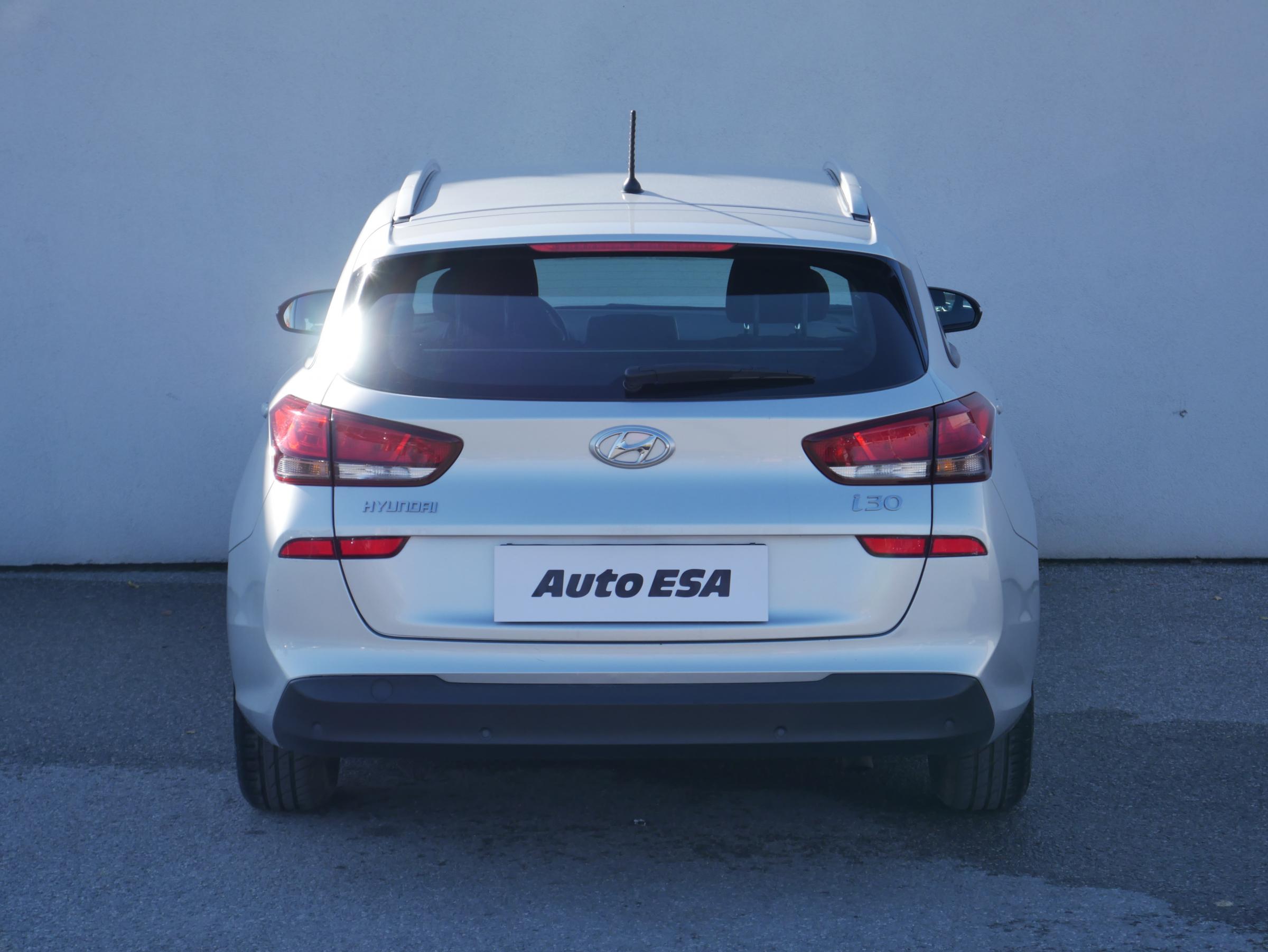 Hyundai i30, 2018 - pohled č. 5