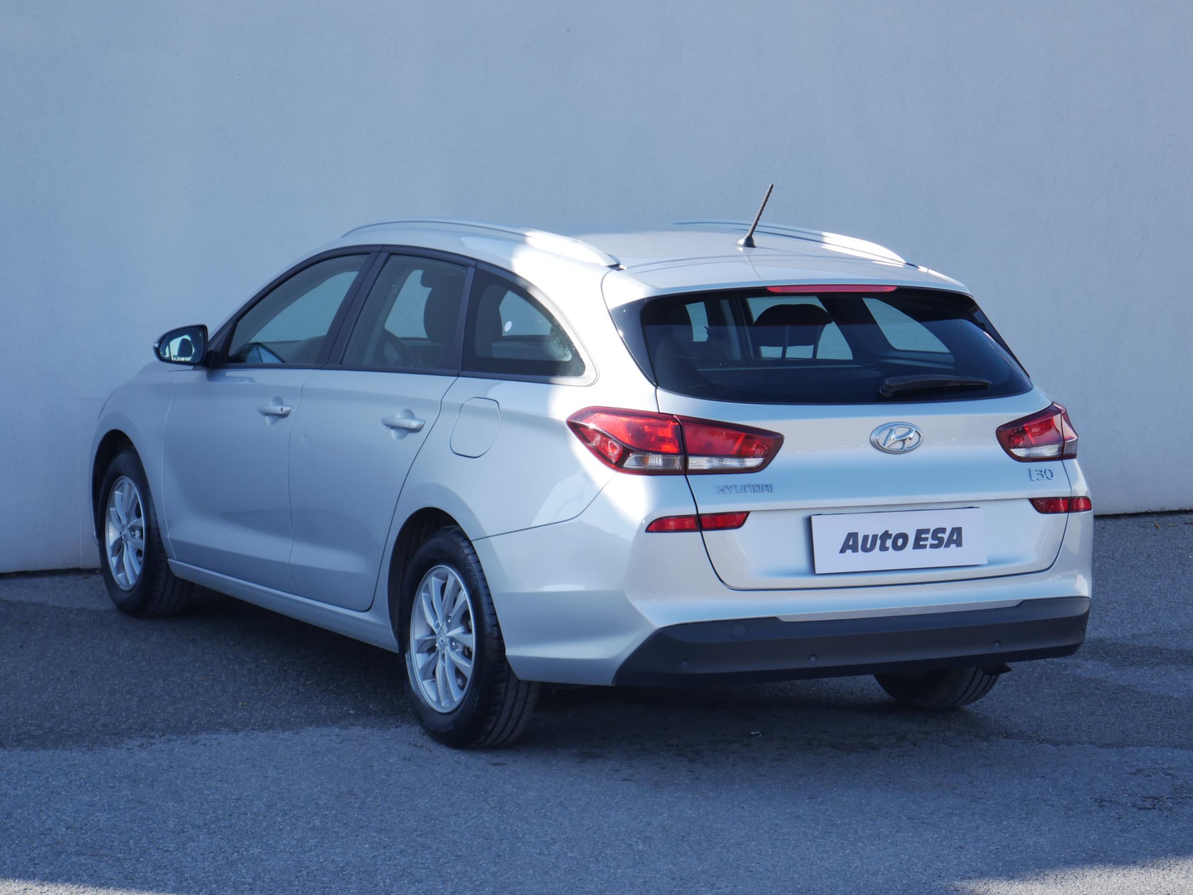 Hyundai i30, 2018 - pohled č. 6