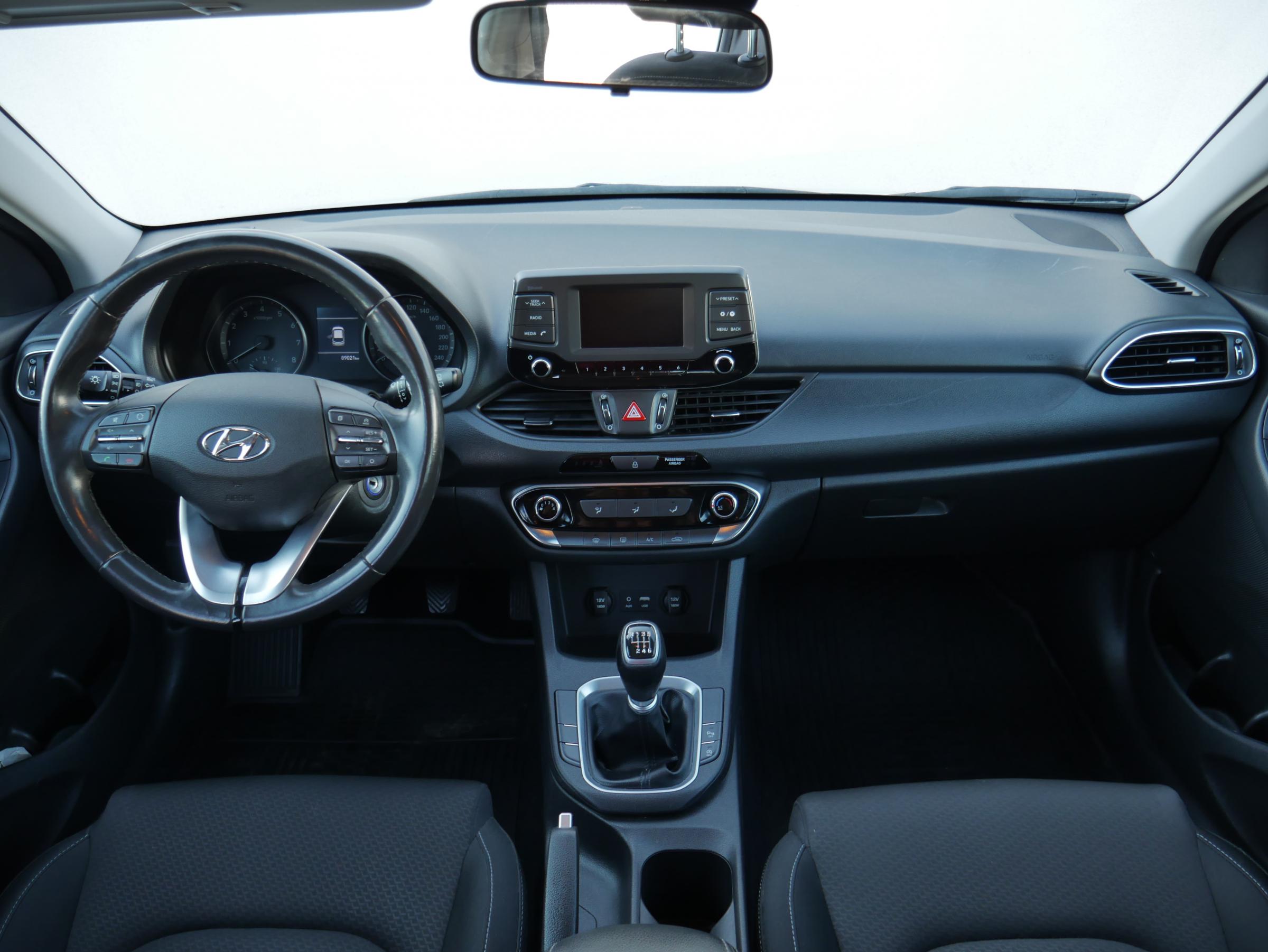 Hyundai i30, 2018 - pohled č. 8