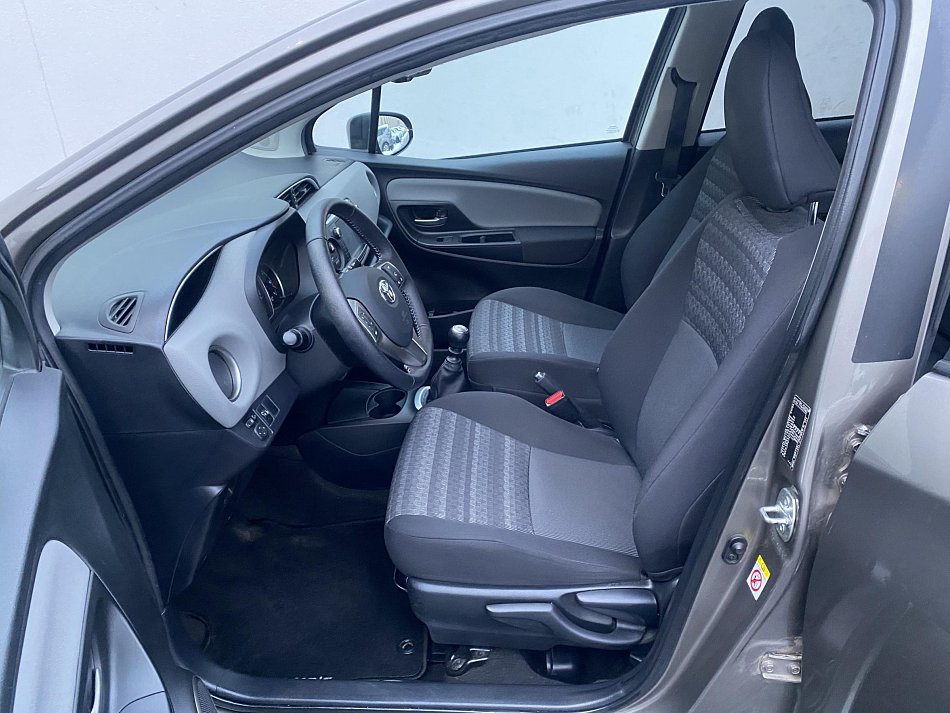 Toyota Yaris 1.4 VVT-i Dynamic