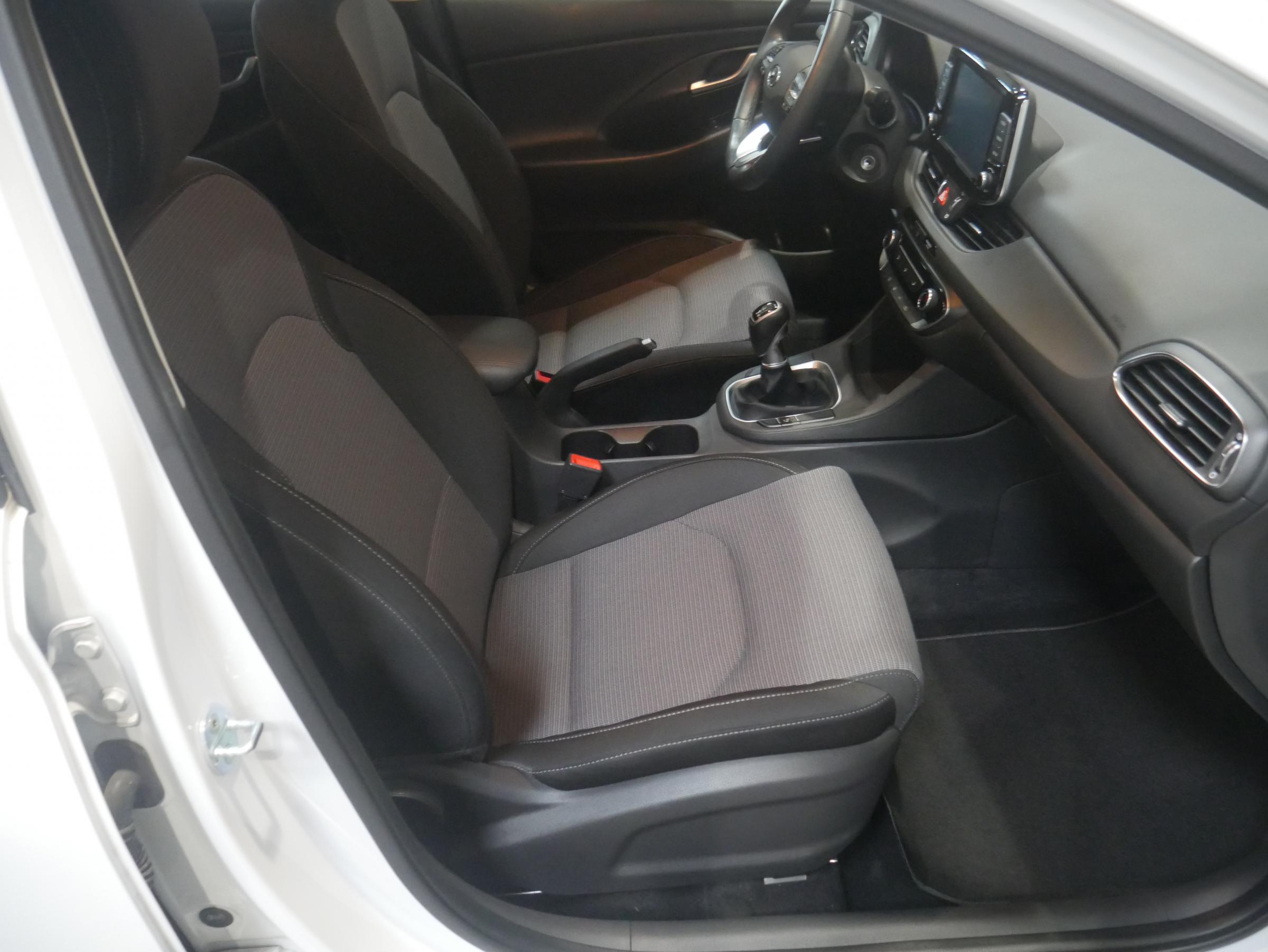 Hyundai i30, 2021 - pohled č. 12