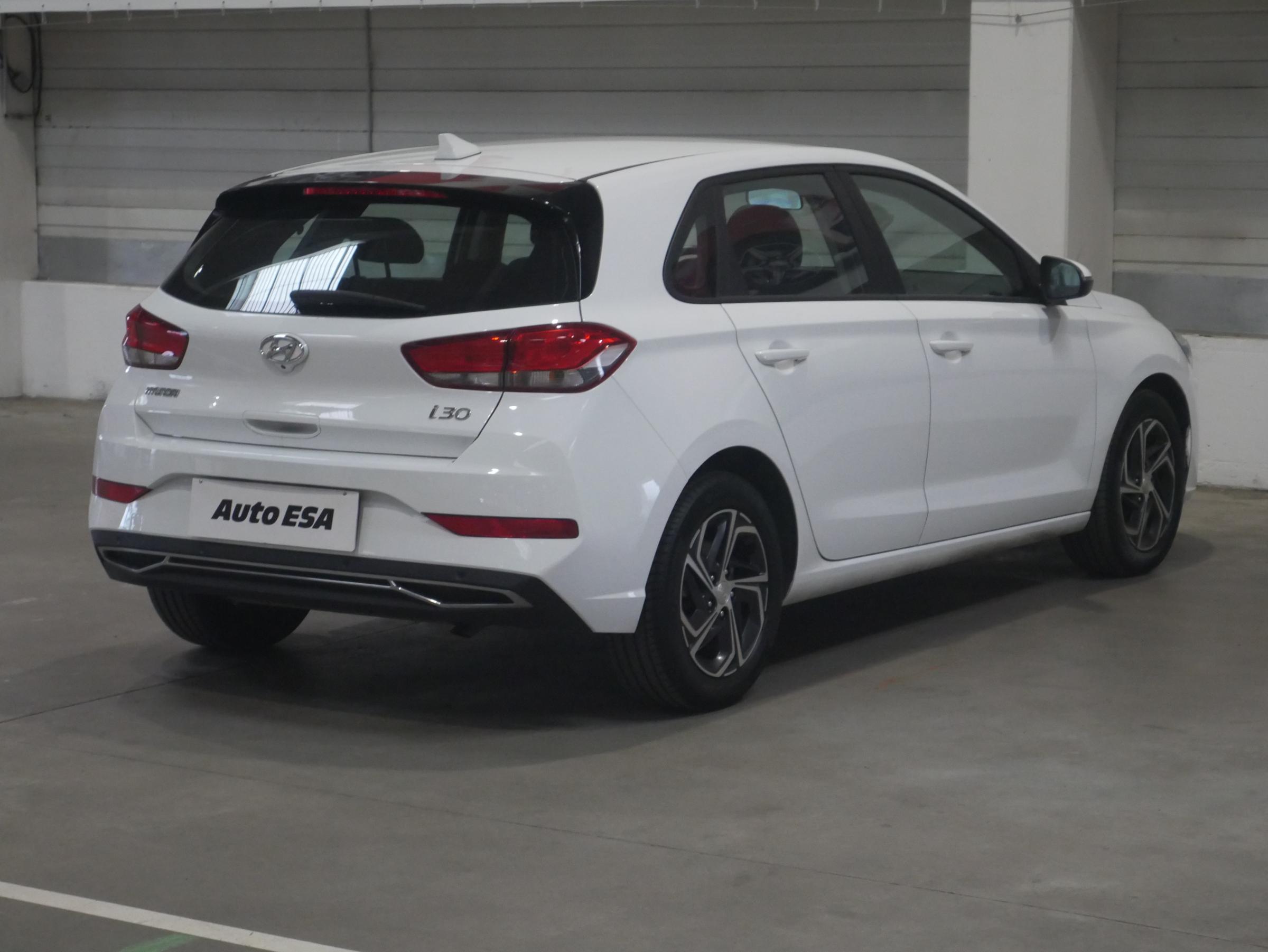 Hyundai i30, 2021 - pohled č. 4