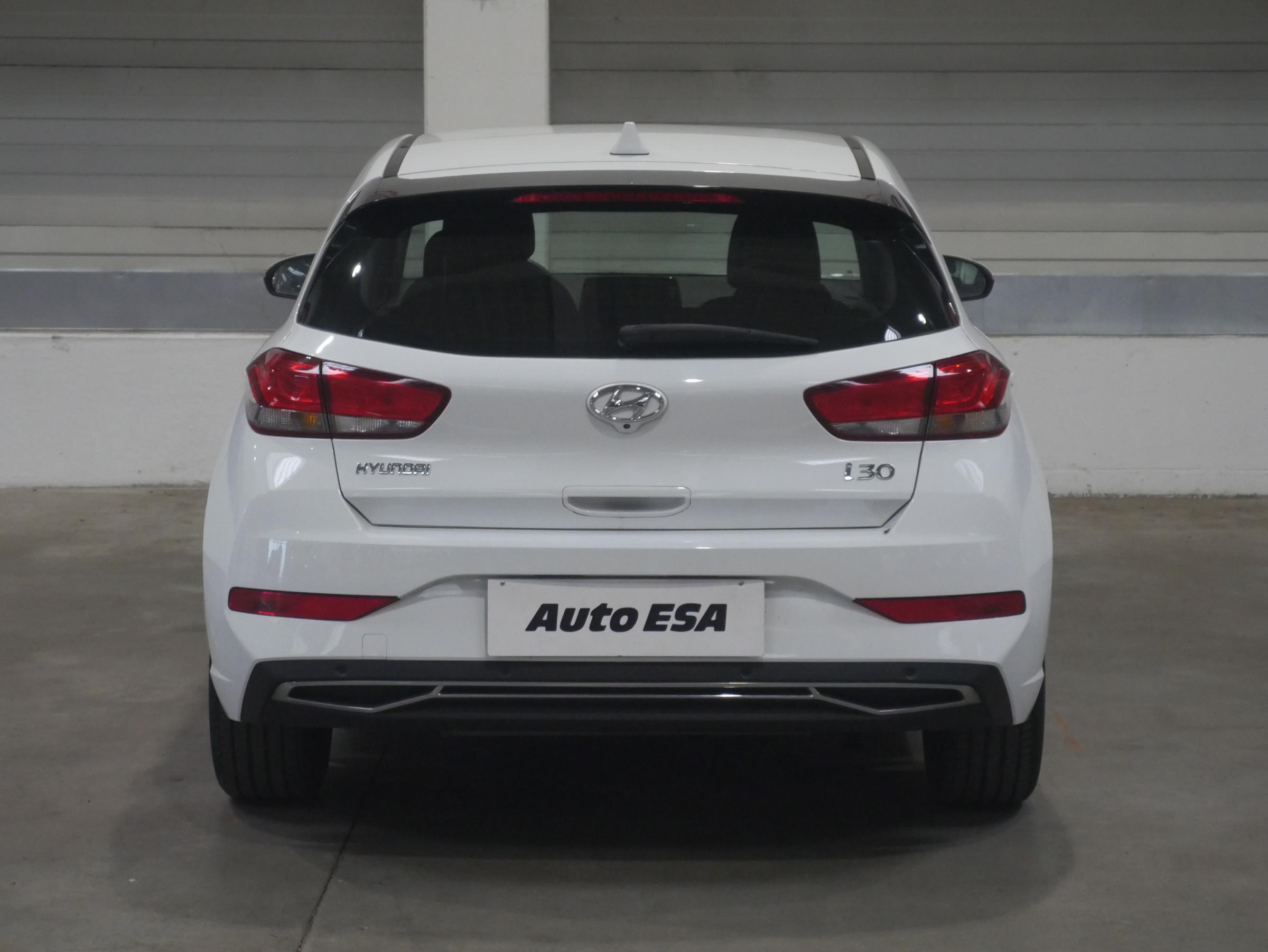 Hyundai i30, 2021 - pohled č. 5