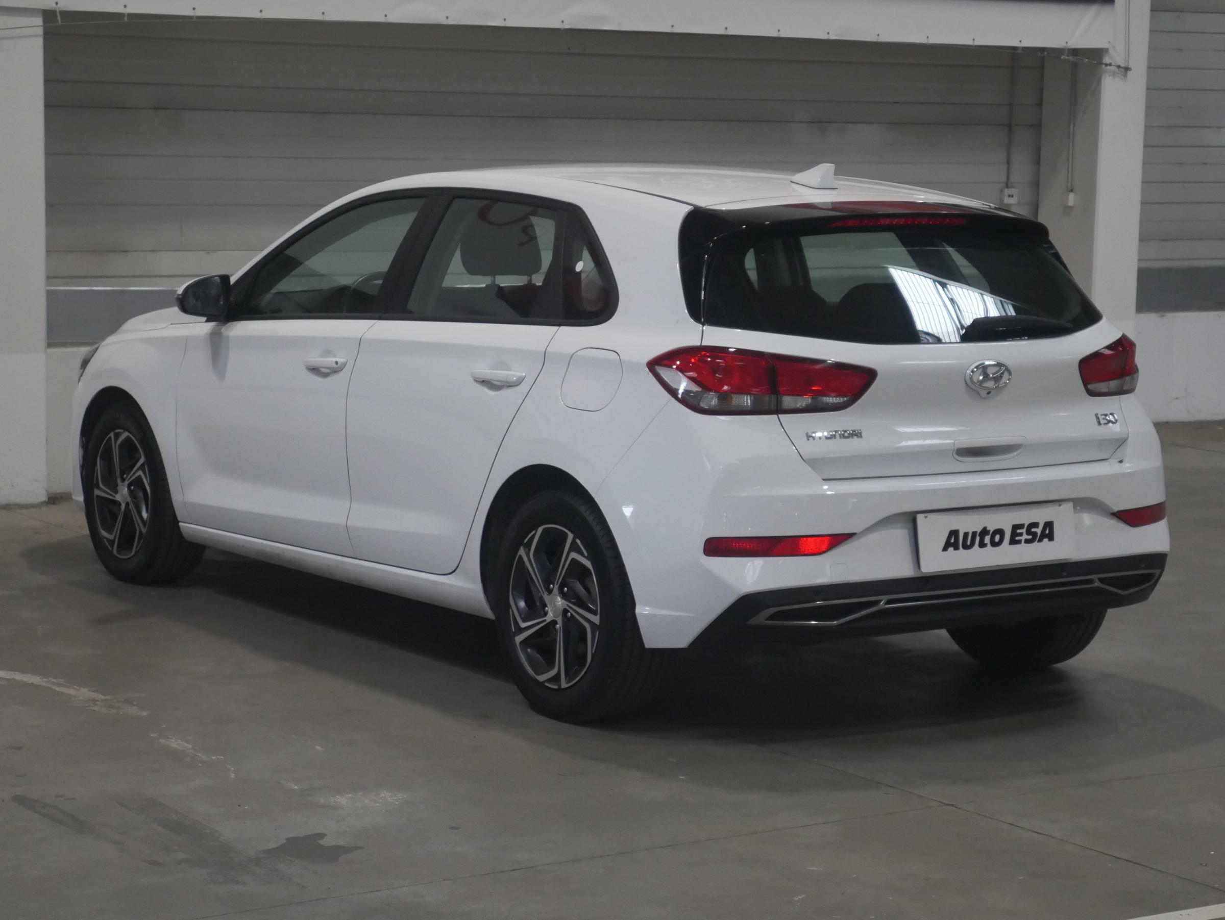 Hyundai i30, 2021 - pohled č. 6