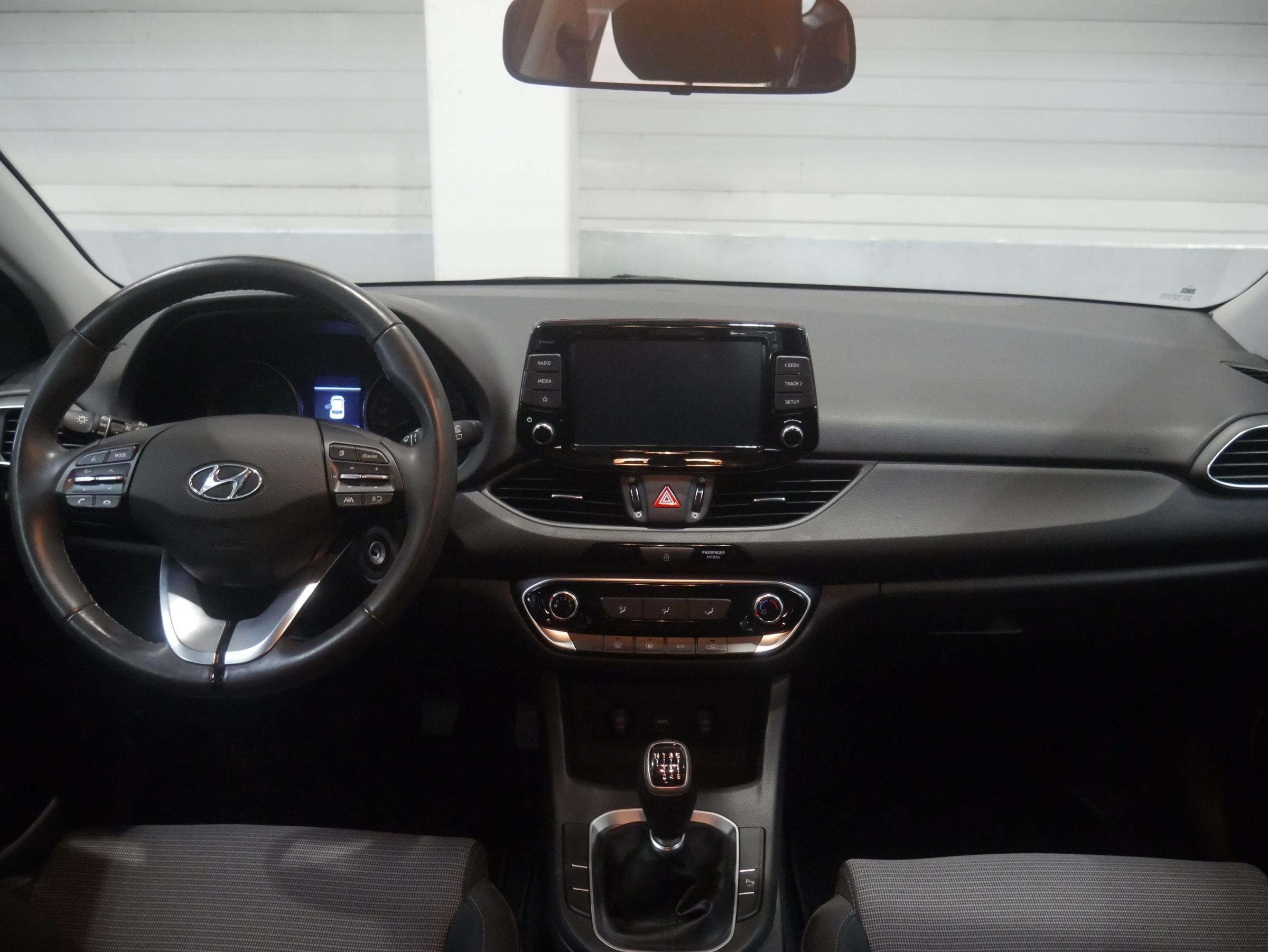 Hyundai i30, 2021 - pohled č. 8