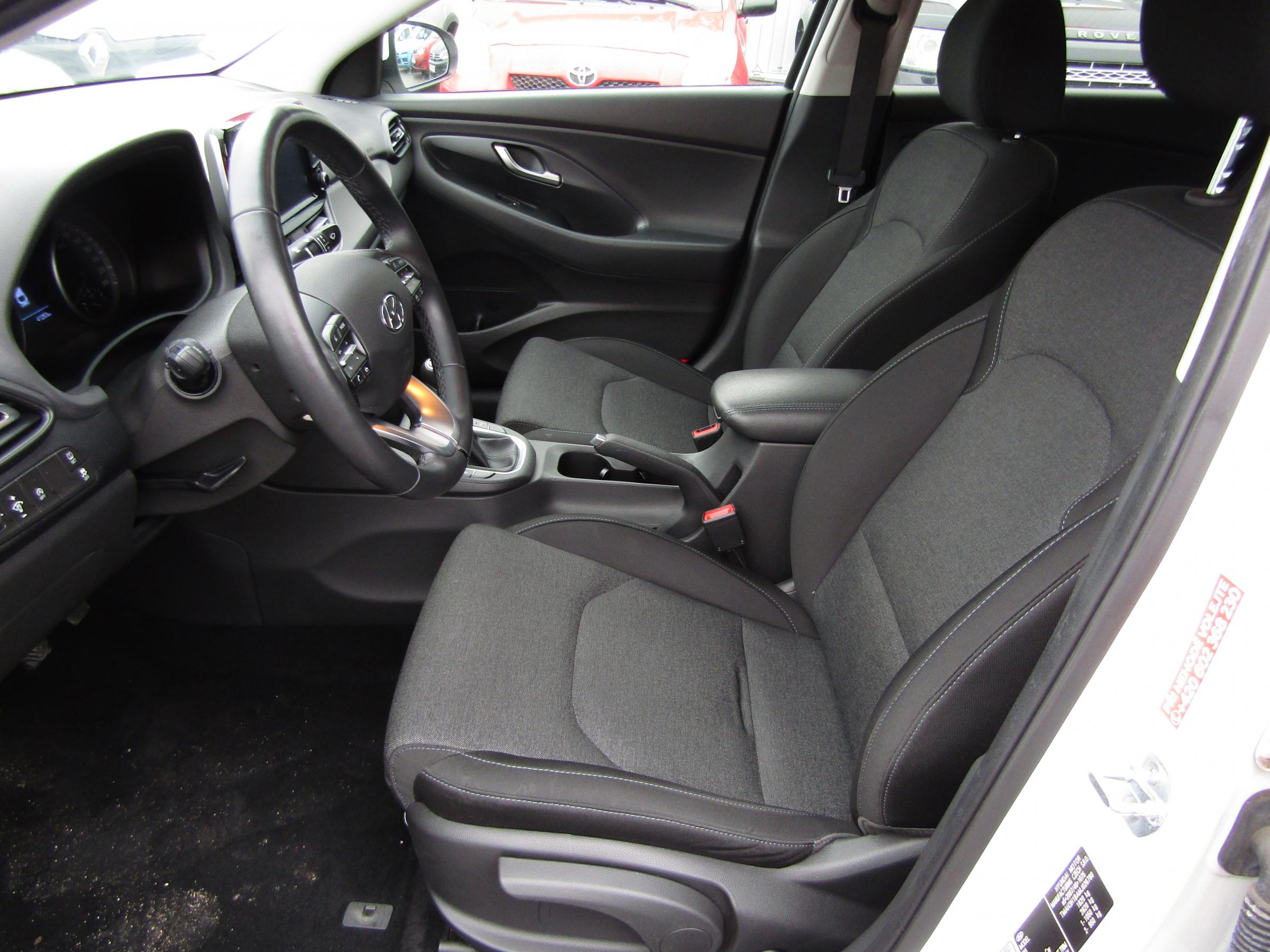 Hyundai i30, 2021 - pohled č. 9