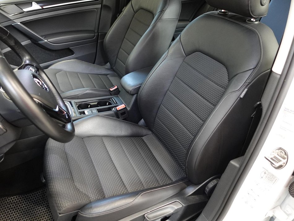 Volkswagen Golf 1.6 TDi Highline