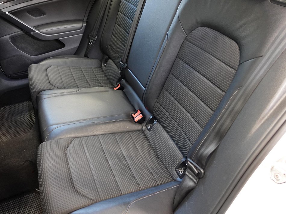 Volkswagen Golf 1.6 TDi Highline