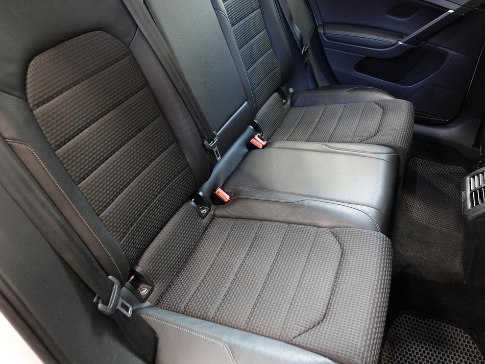 Volkswagen Golf 1.6 TDi Highline