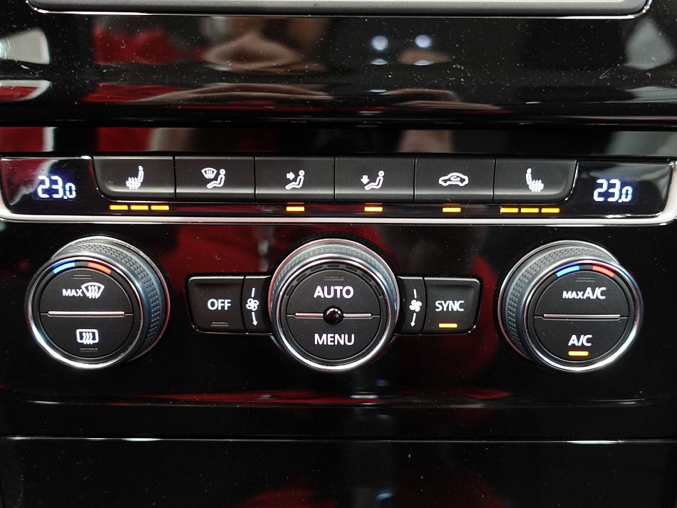 Volkswagen Golf 1.6 TDi Highline