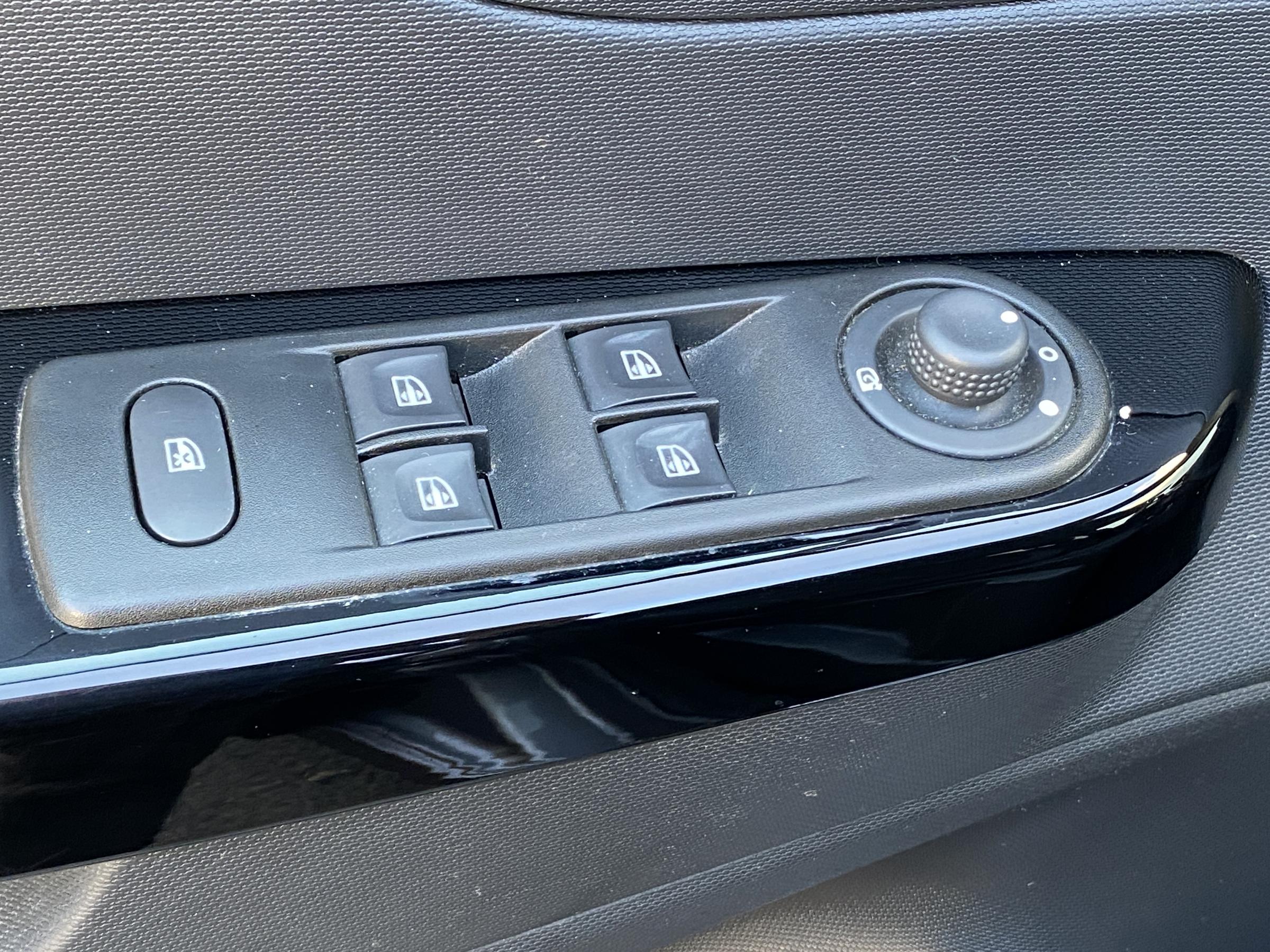 Renault Captur, 2015 - pohled č. 12