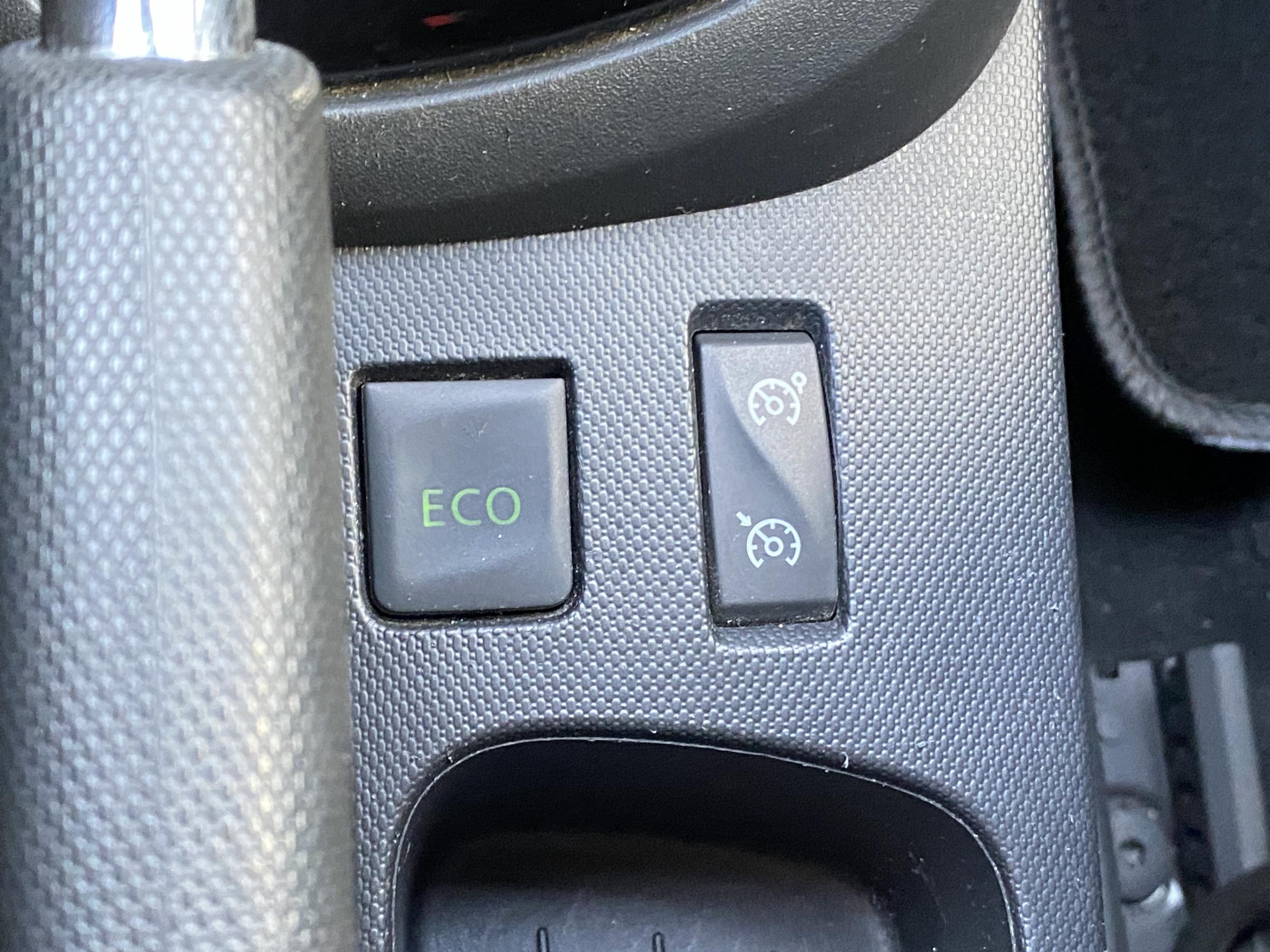 Renault Captur, 2015 - pohled č. 16