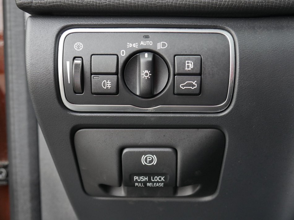 Volvo XC60 2.4 D5 Summum AWD